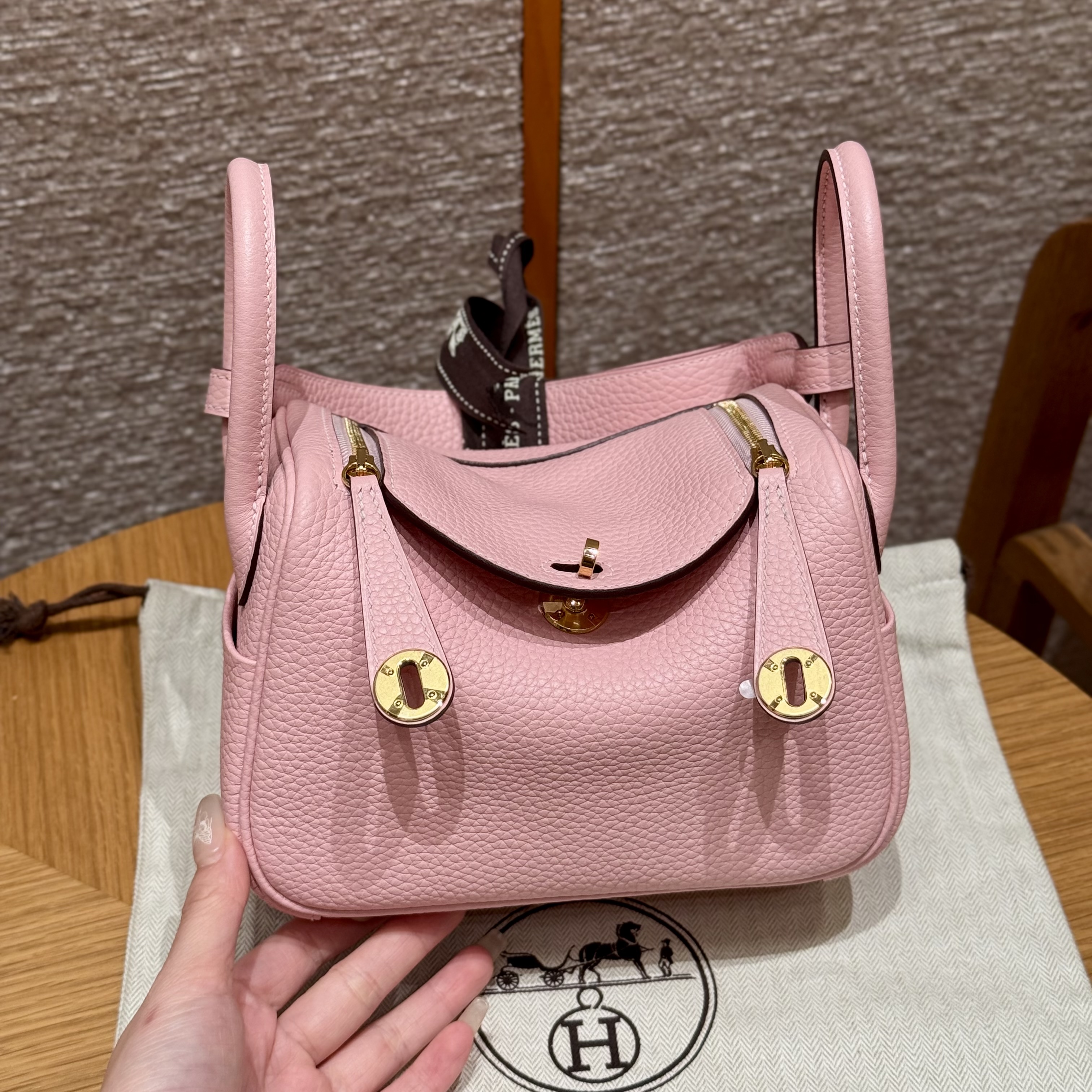 에르메스 Hermes Mini Lindy 19cm Clemence 3Q Rose Sakura/gold