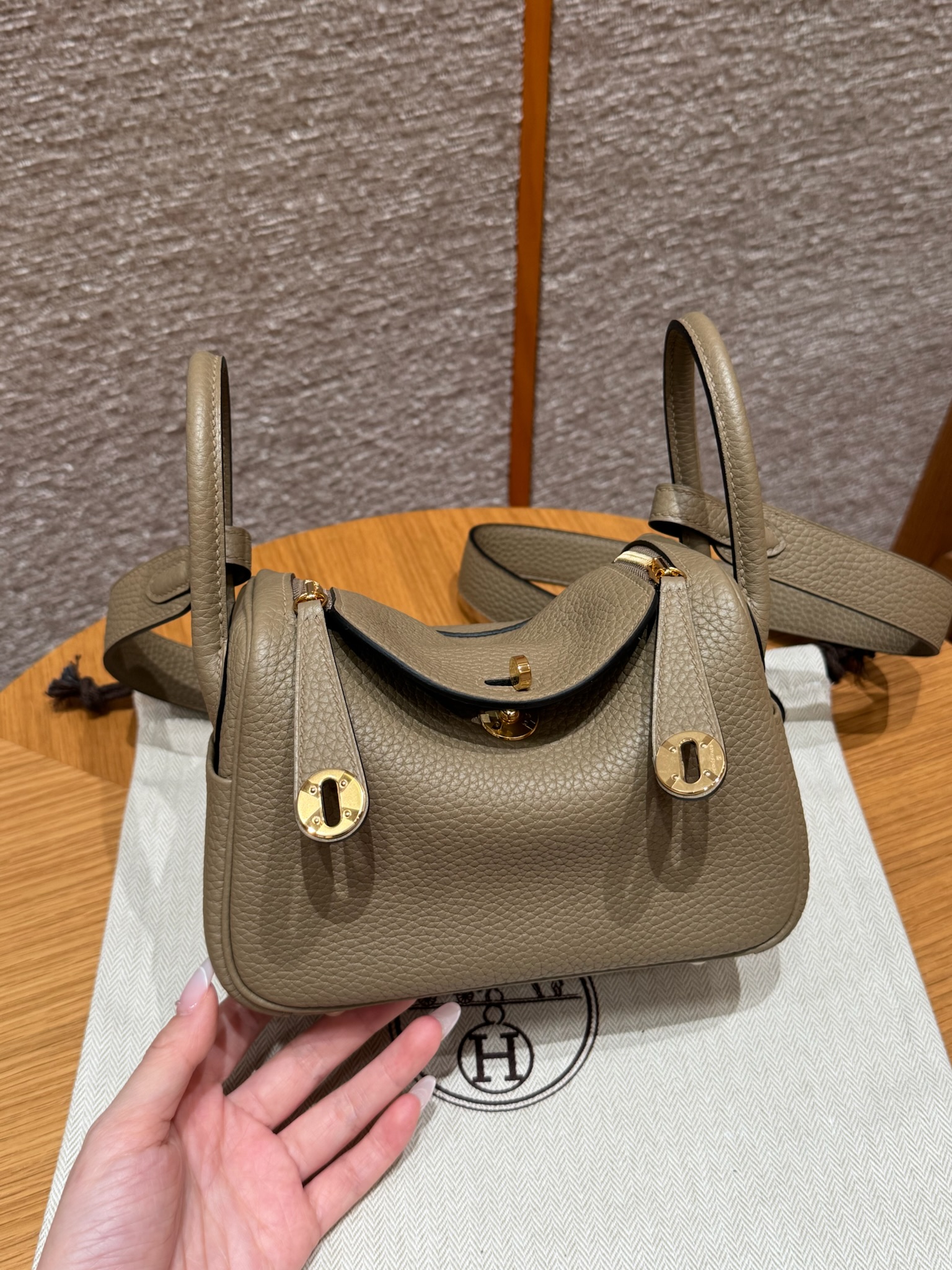 에르메스 Hermes Mini Lindy 19cm Clemence 8Q Beige Marfa/gold