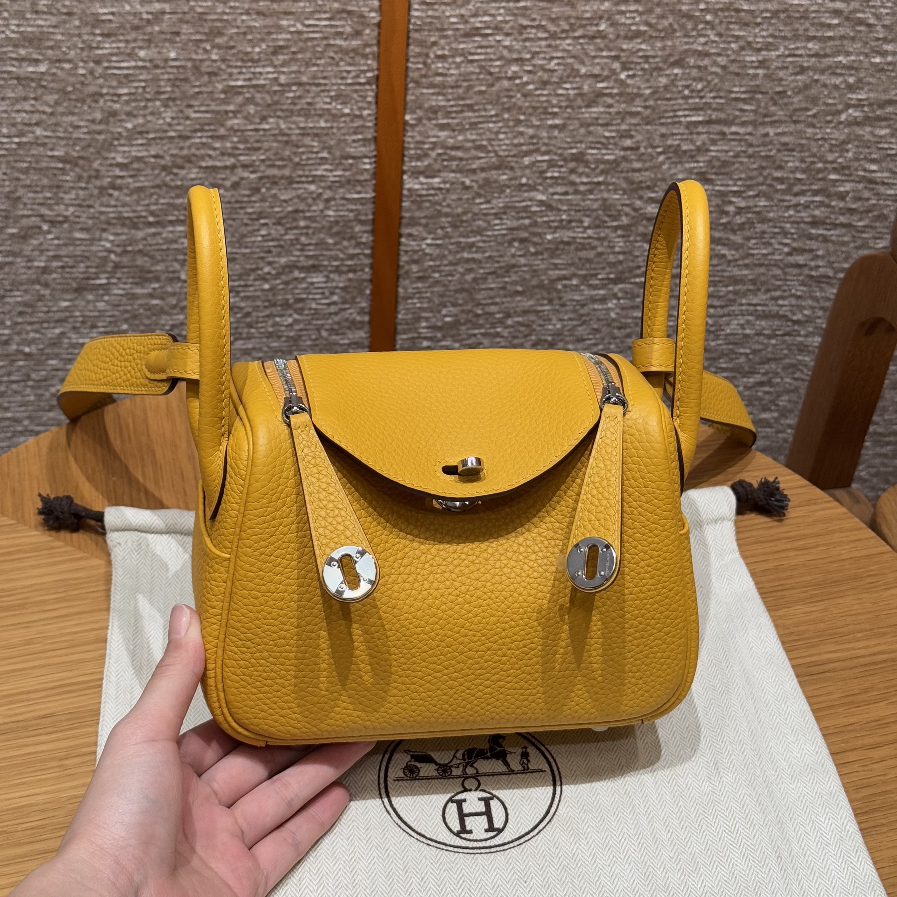 에르메스 Hermes Mini Lindy 19cm Clemence 9D Jaune/silver