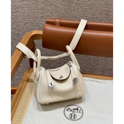 에르메스 Hermes Mini Lindy 19cm Clemence i2 Nata/silver