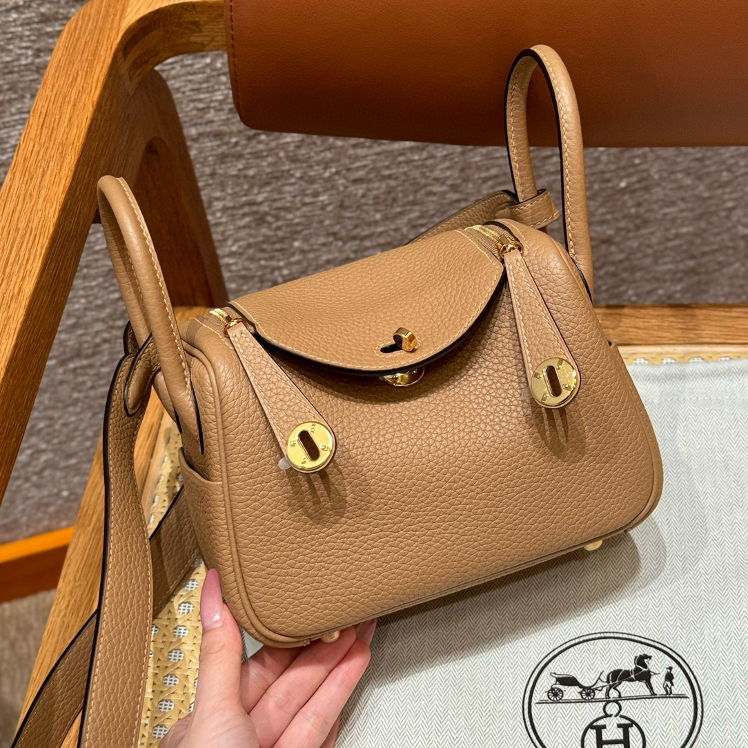에르메스 Hermes Mini Lindy 19cm Clemence OM Chai/gold