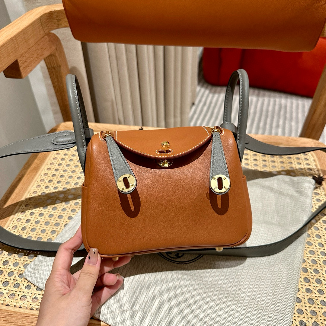 에르메스 Hermes Mini Lindy 19cm Swift OL Gris Meyer and 37 Gold/gold