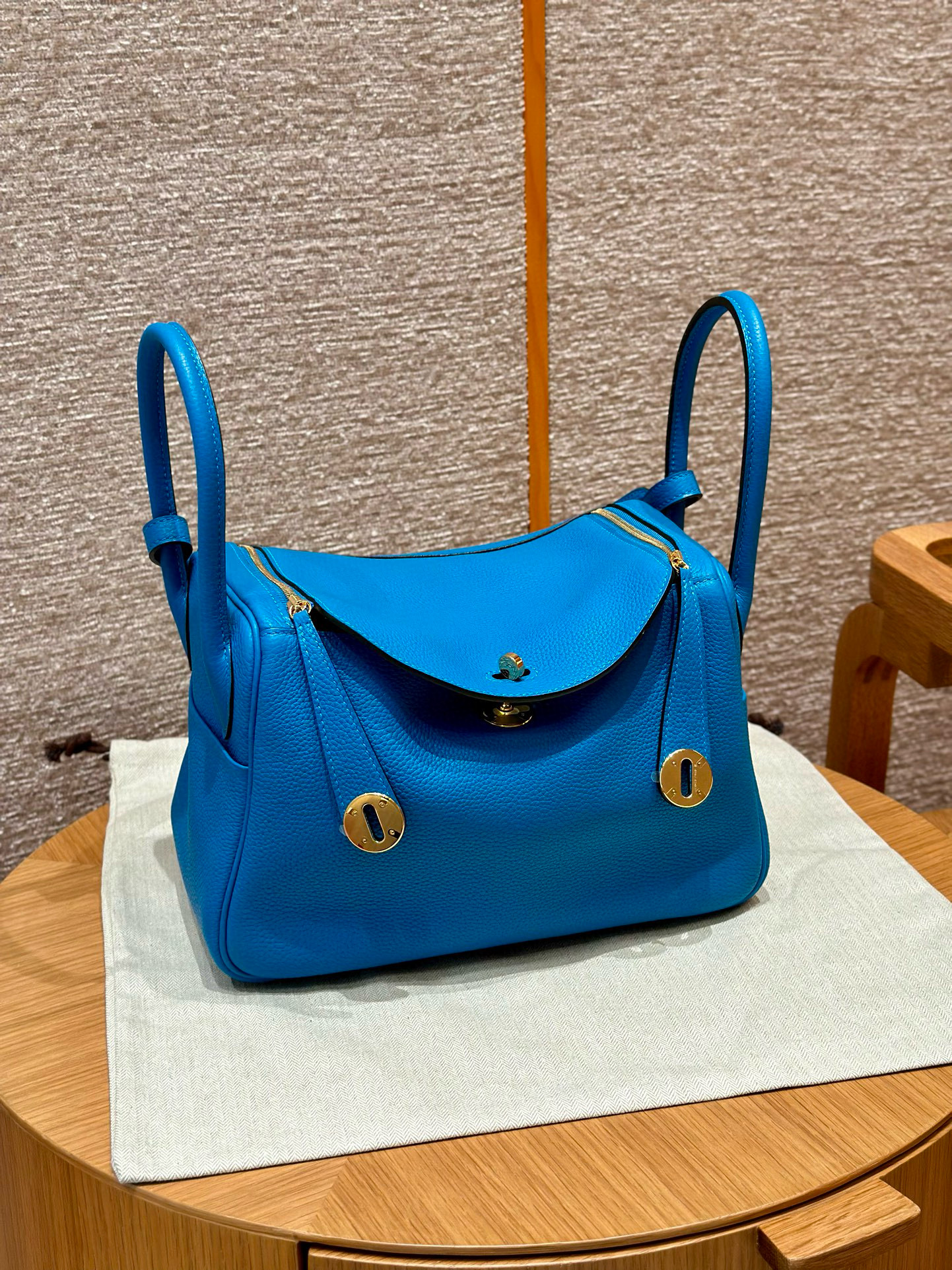 에르메스 Hermes Lindy 26cm Clemence 0F Blue Frida/gold