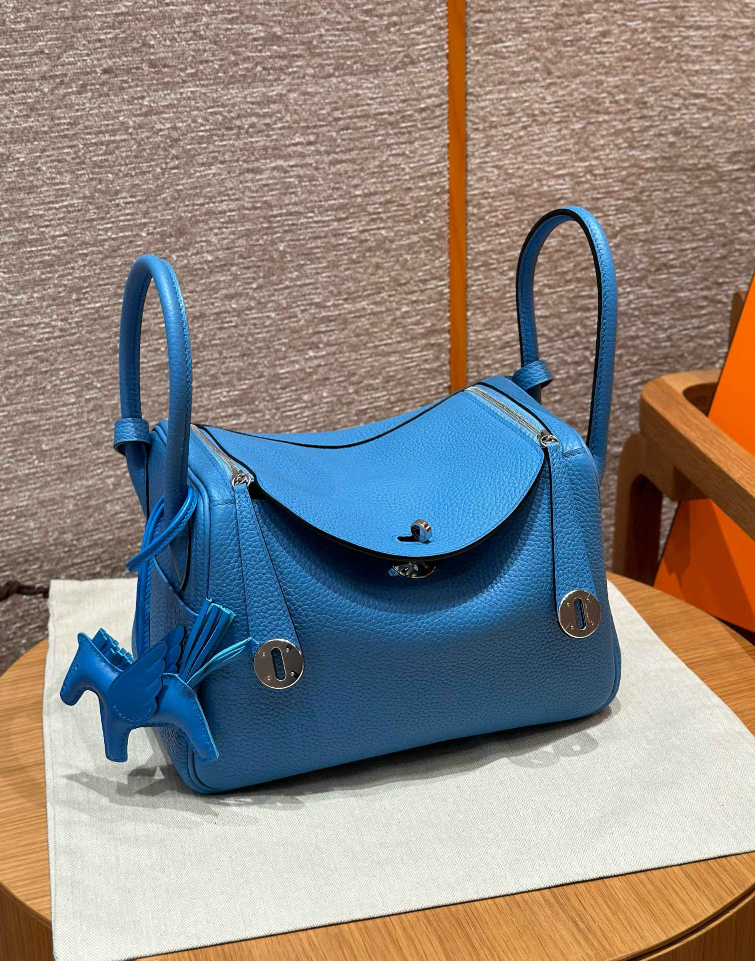 에르메스 Hermes Lindy 26cm Clemence 2T Blue paradis/silver