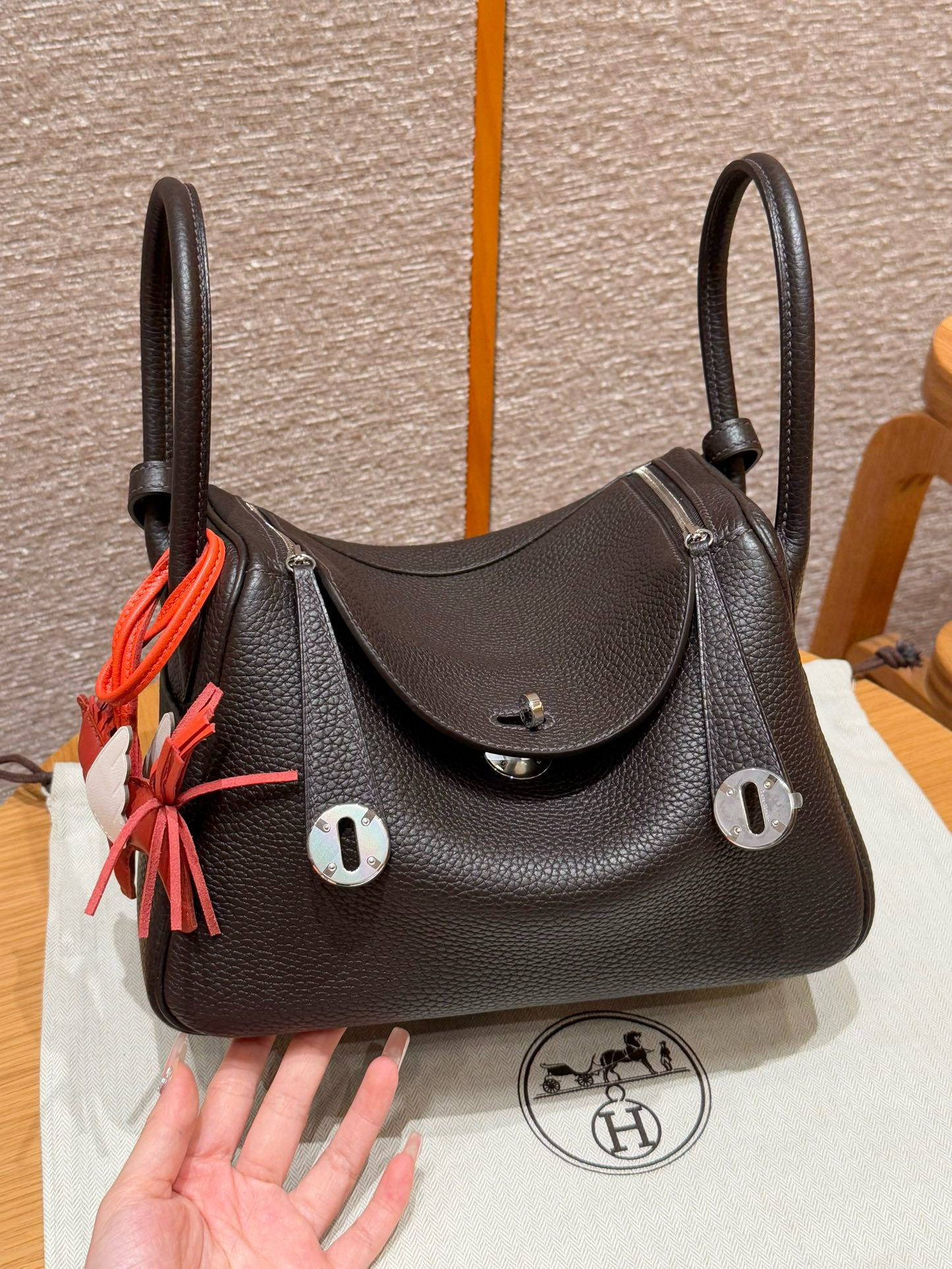 에르메스 Hermes Lindy 26cm Clemence 3S Macassar/silver