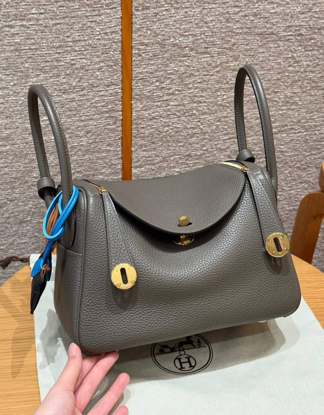 에르메스 Hermes Lindy 26cm Clemence 8F Girs etain/gold