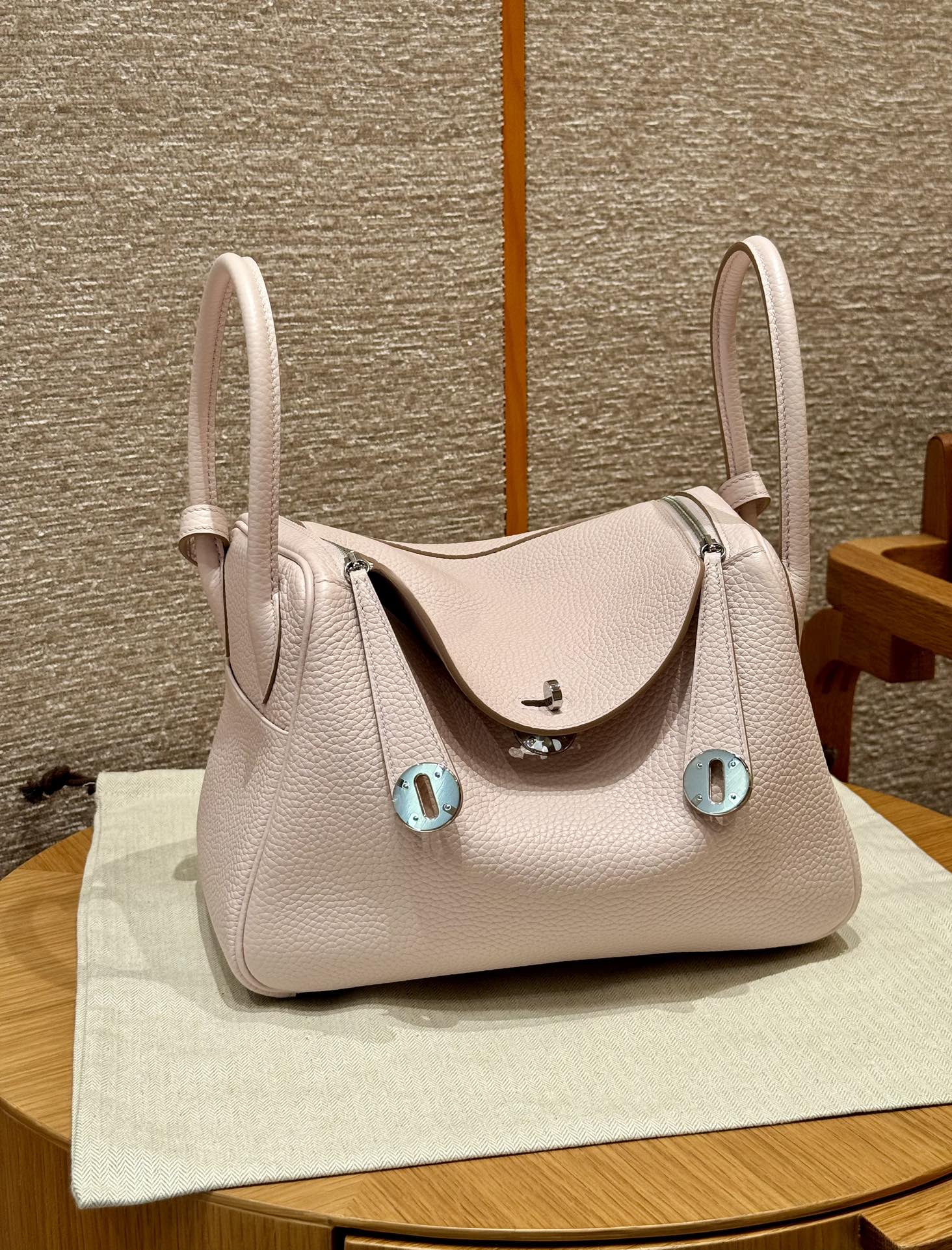 에르메스 Hermes Lindy 26cm Clemence 09 Mauve pale/silver
