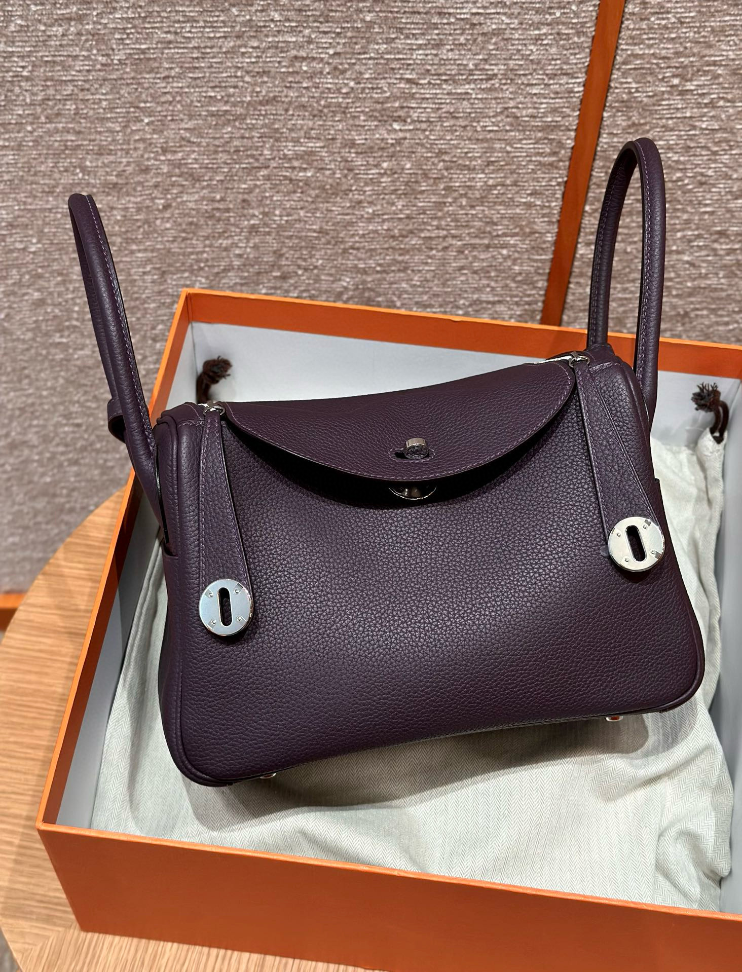 에르메스 Hermes Lindy 26cm Clemence 59 Raysin/silver