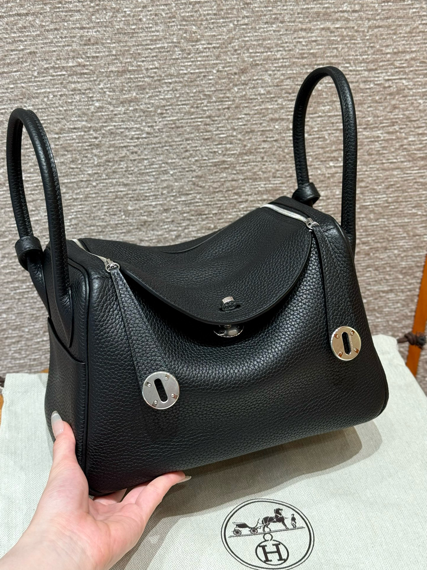 에르메스 Hermes Lindy 26cm Clemence 89 Noir/silver