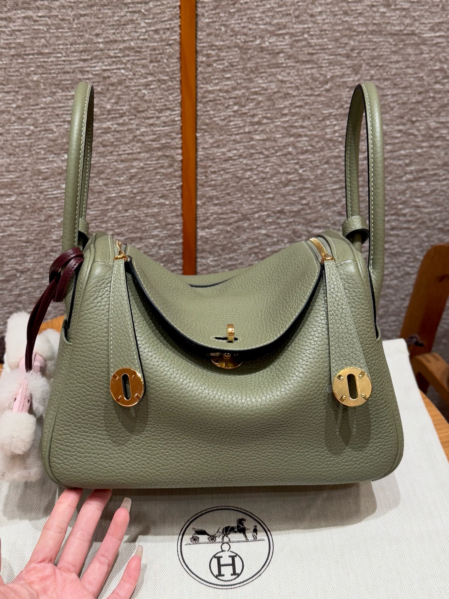 에르메스 Hermes Lindy 26cm Clemence Q1 Sauge/gold