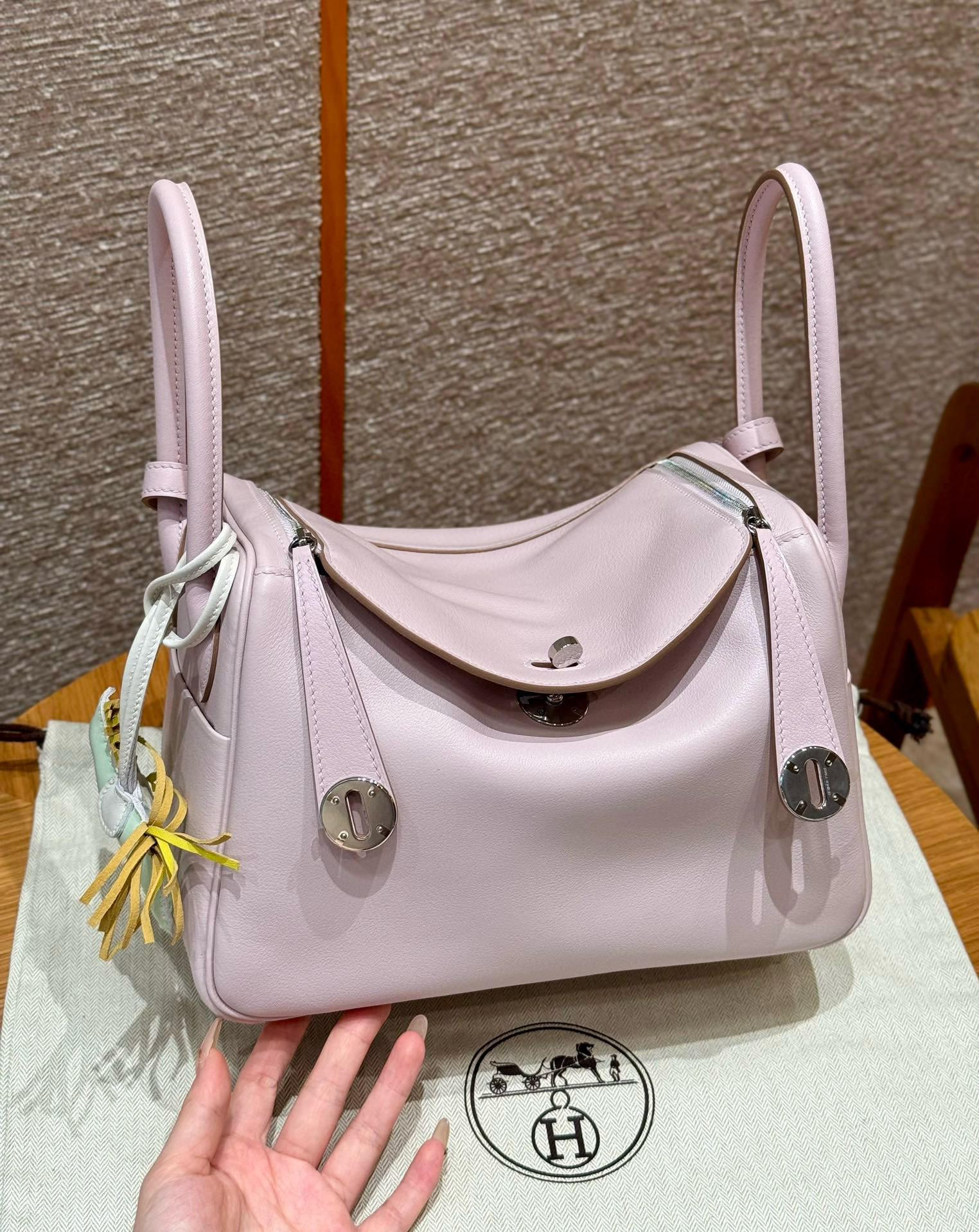 에르메스 Hermes Lindy 26cm Swift 09 Mauve pale/silver