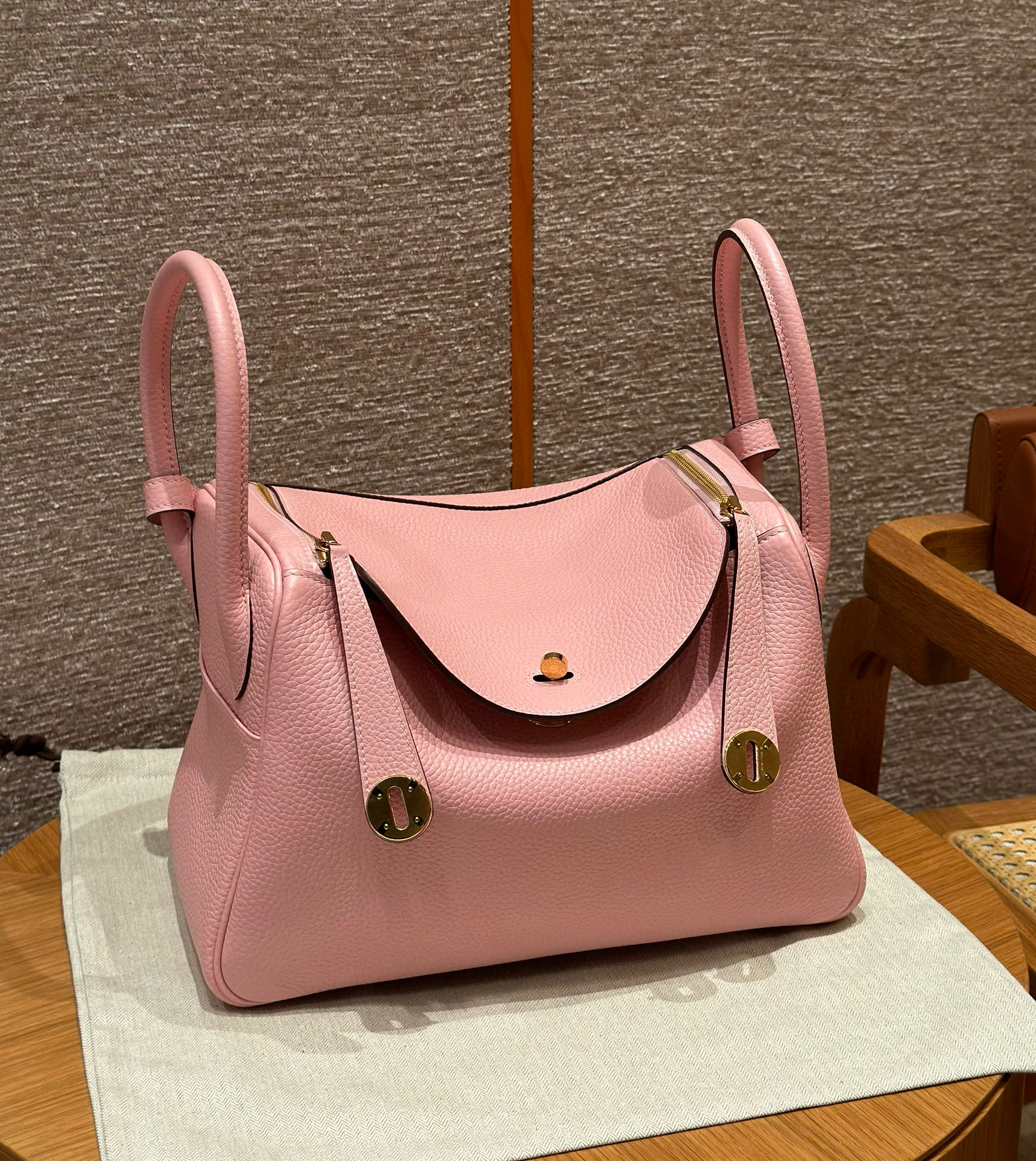 에르메스 Hermes Lindy 30cm Clemence 3Q Rose Sakura/gold