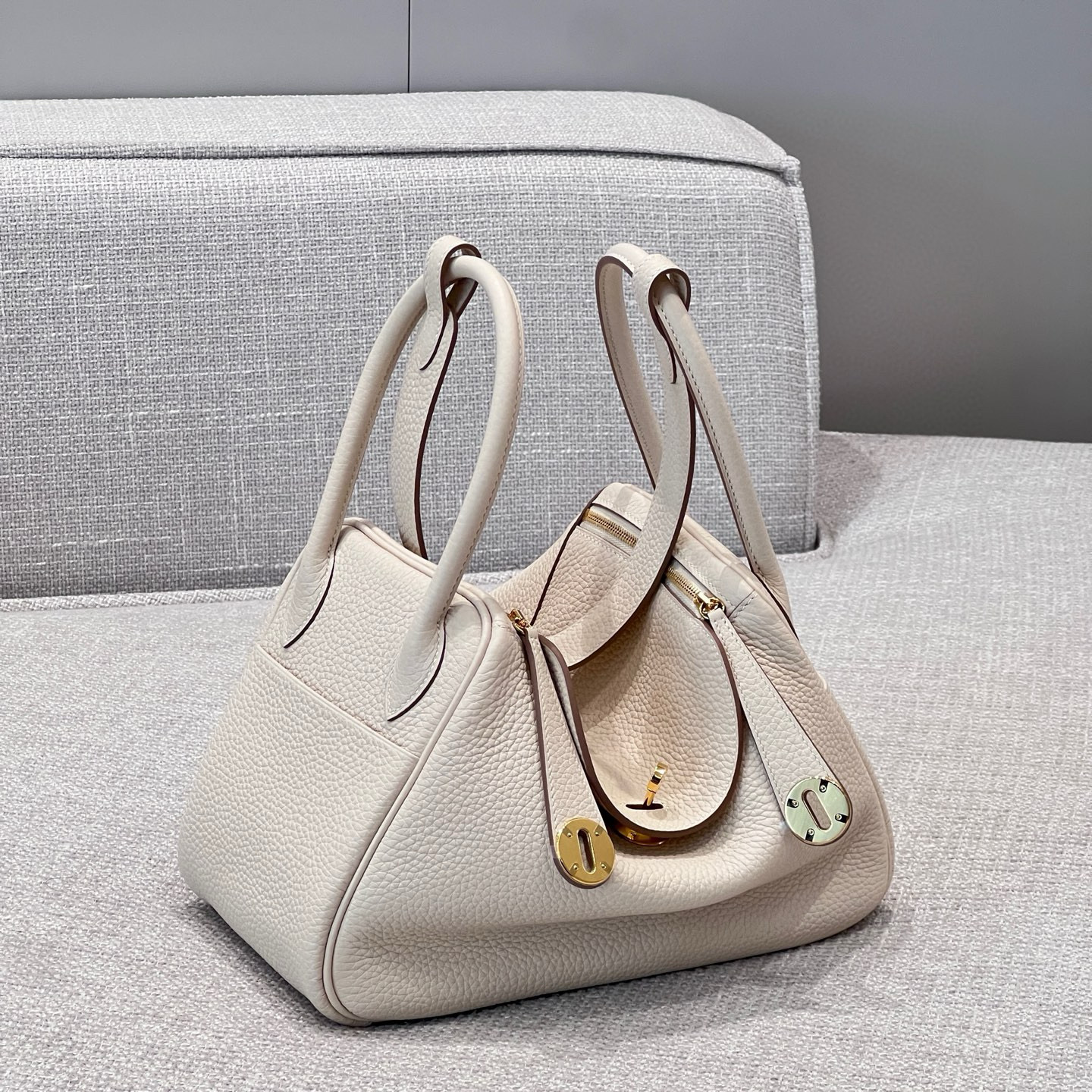 에르메스 Hermes Lindy 26cm TC 10 Craie/gold
