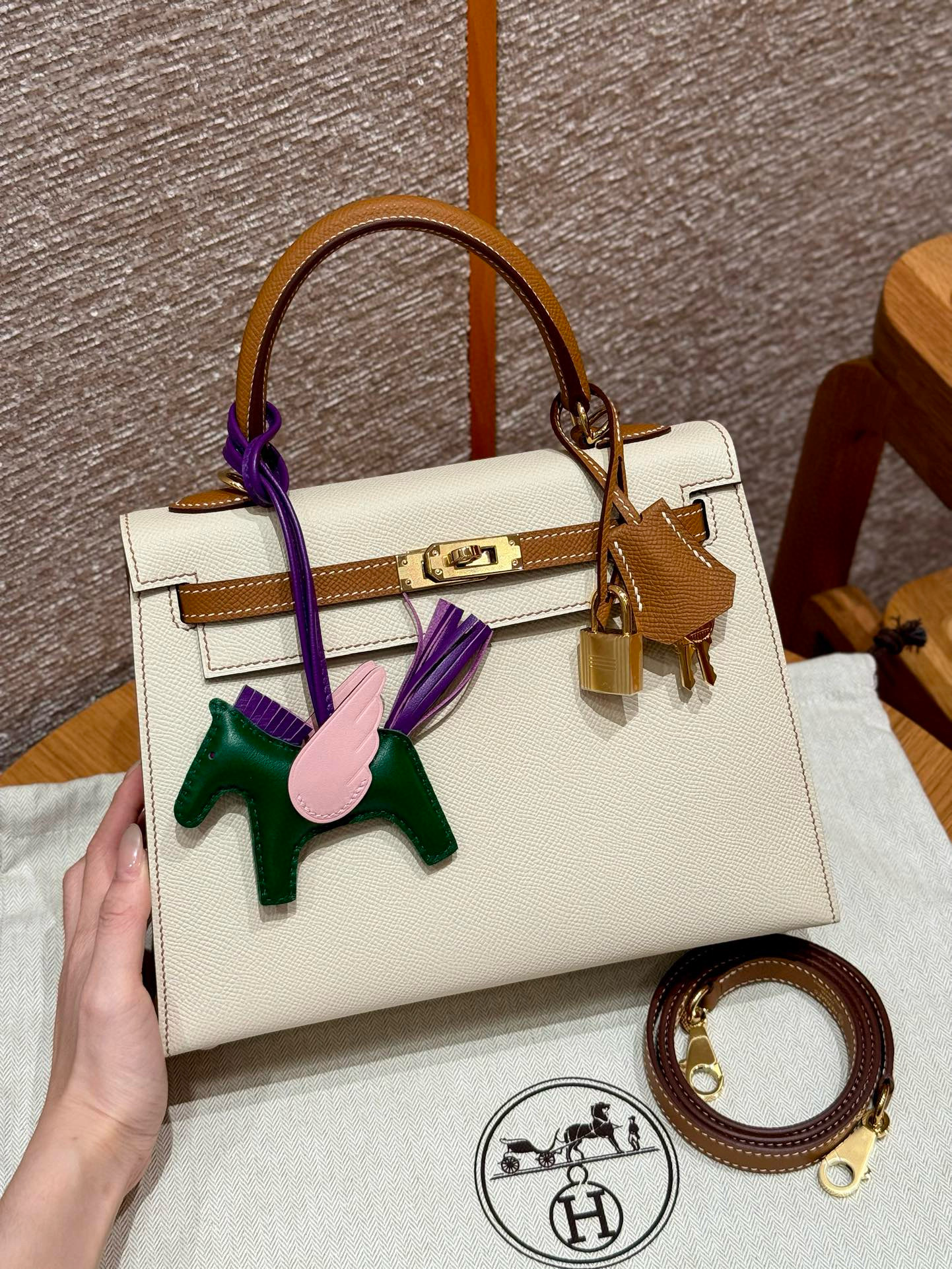 에르메스 Hermes Kelly 25cm Epsom i2 Nata and 37 Gold/gold