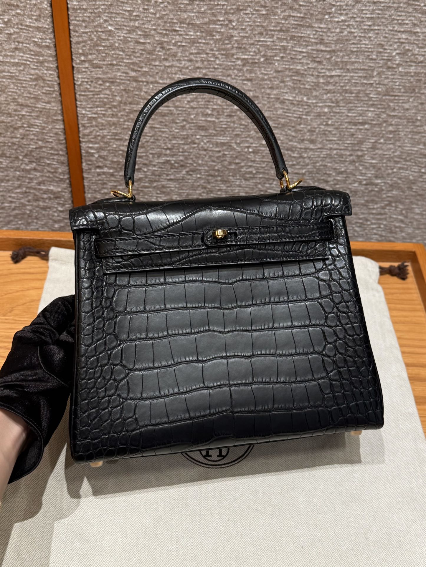 에르메스 Hermes Kelly 25cm Fog- faced alligator 89 Noir/gold