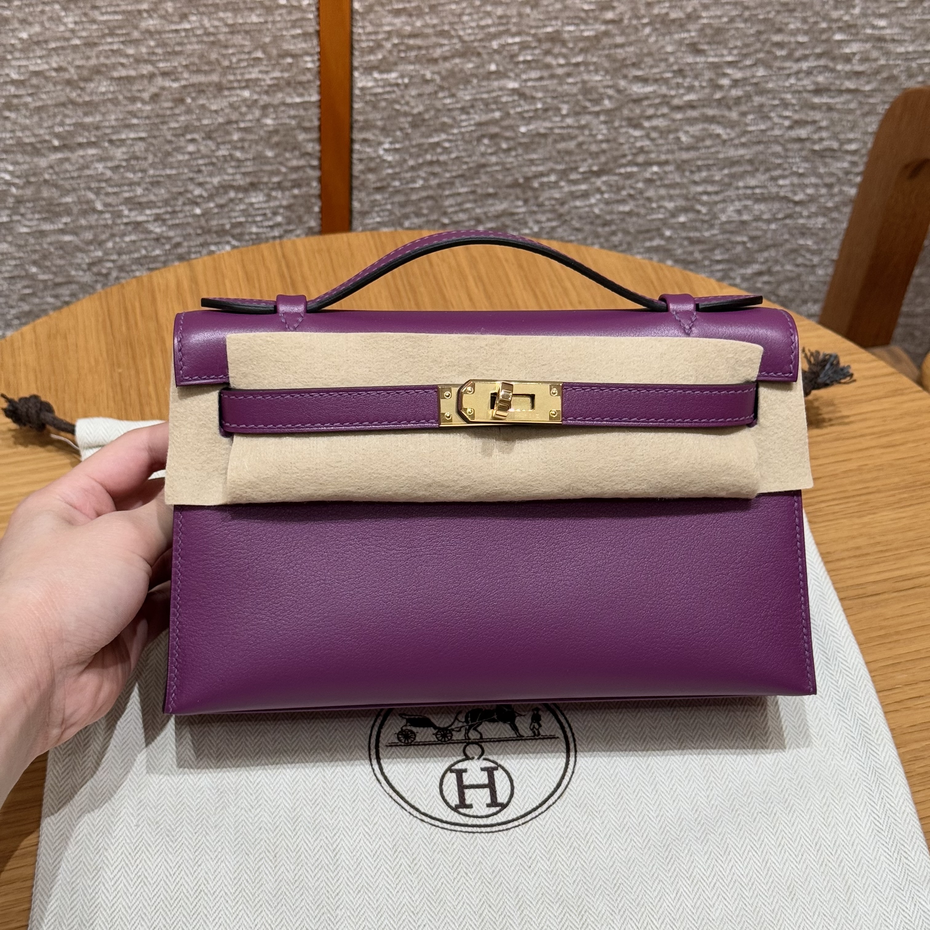 에르메스 Hermes Kelly Pochette 22cm Swift P9 Anemone/gold
