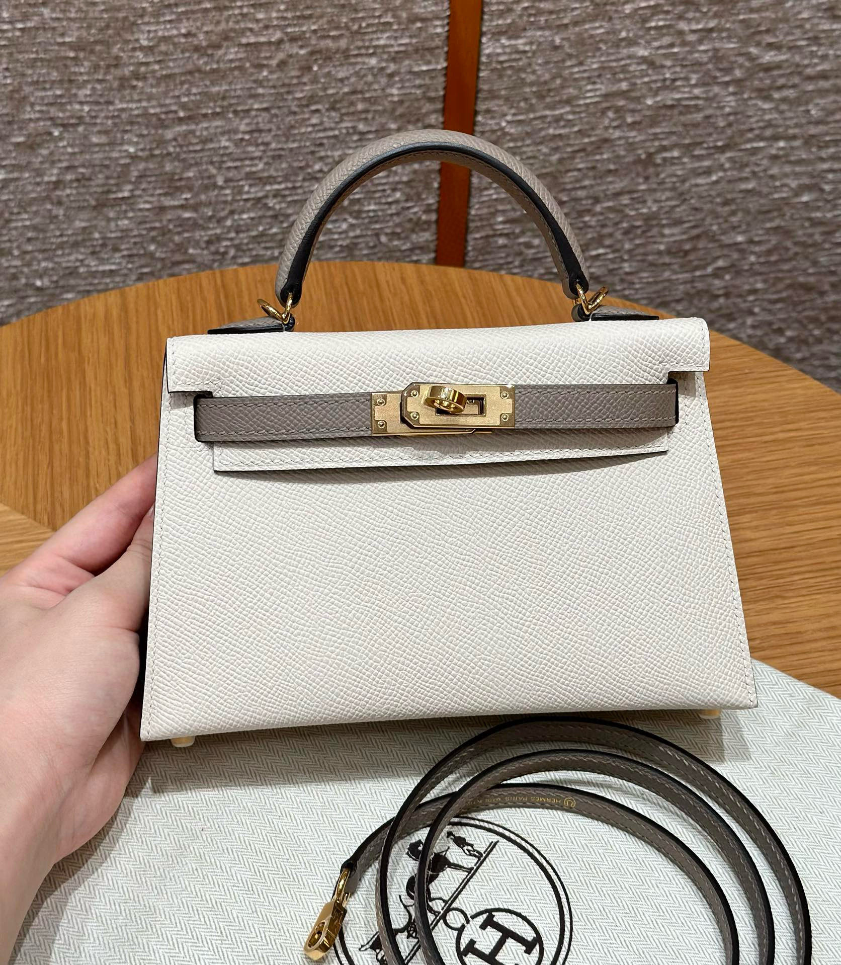 에르메스 Hermes Mini Kelly 19cm Epsom 10 Craie and M8 Girs Asphalted/gold