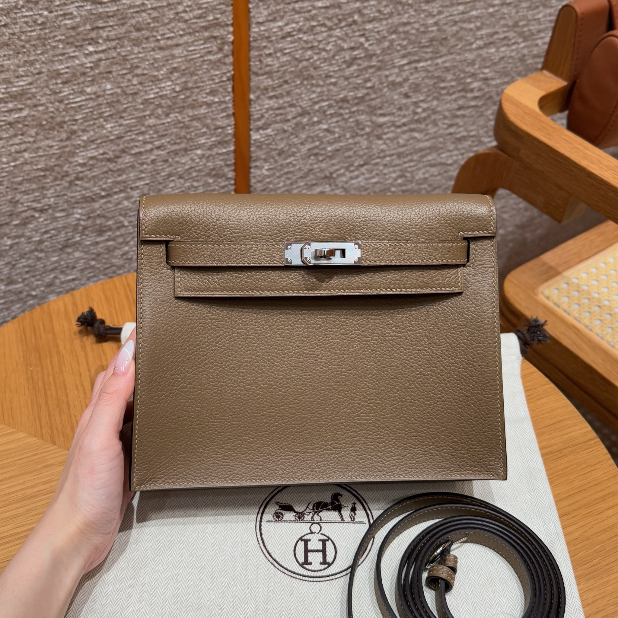 에르메스 Hermes Kelly dance 22cm evercolor D0 Beige de Weimar and 0F Blue Frida/silver