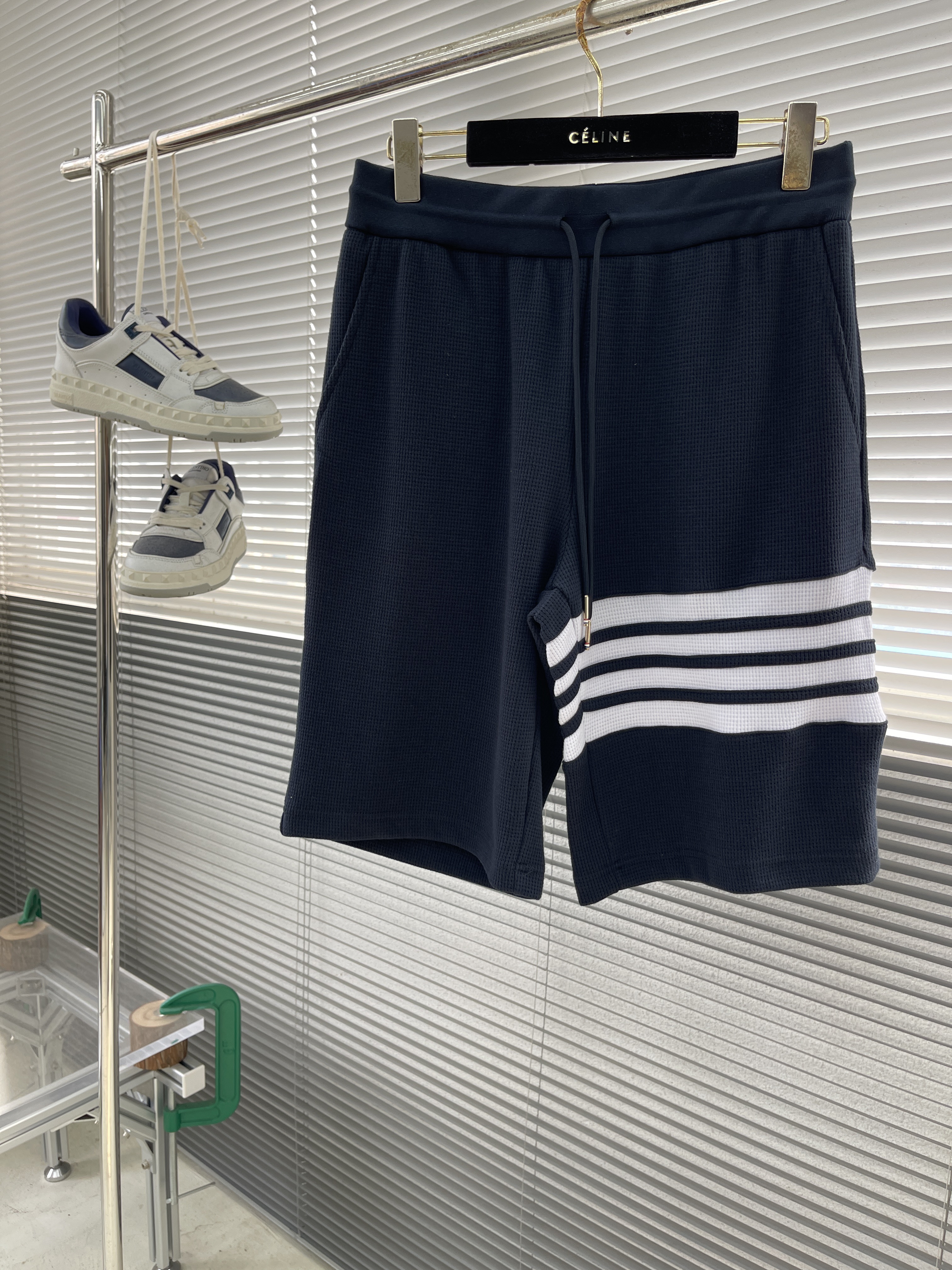 톰브라운 Thom Browne 반바지