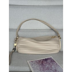로에베 Loewe A912P84X27-1100  Bracelet Pouch In Pleated Nappa