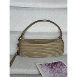 로에베 Loewe A912P84X27-1100  Bracelet Pouch In Pleated Nappa