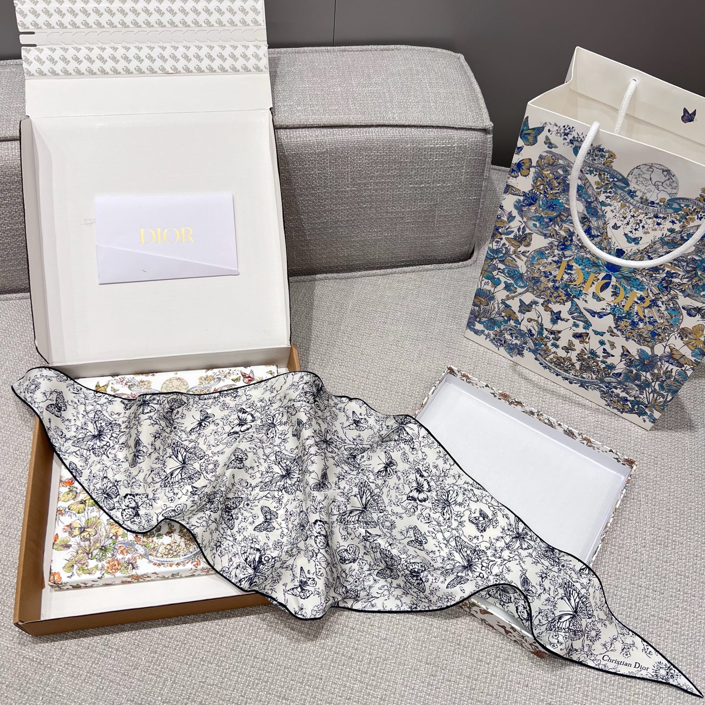 디올 Dior 스카프 110×35CM