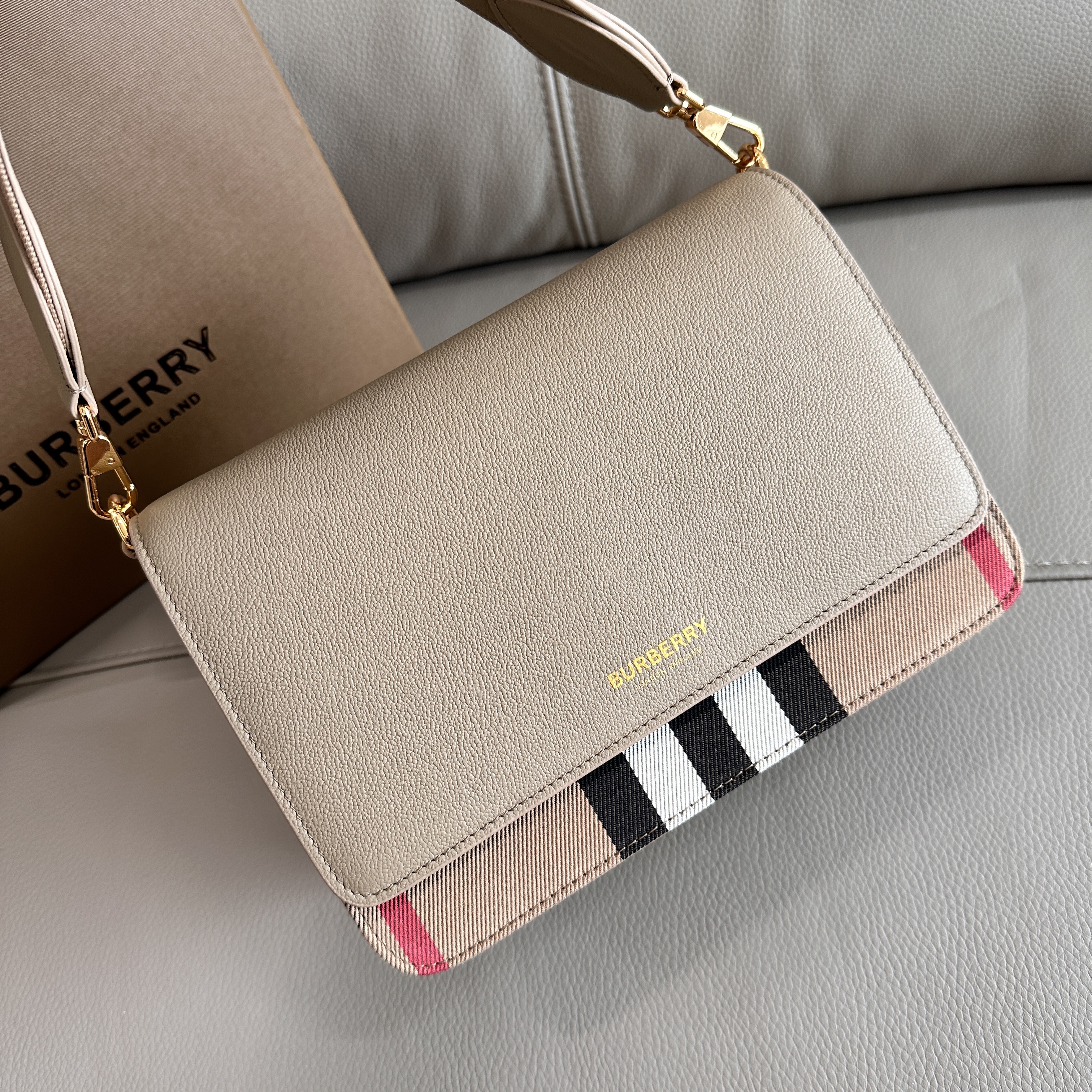 버버리 Burberry 0251 크로스 백 24CM