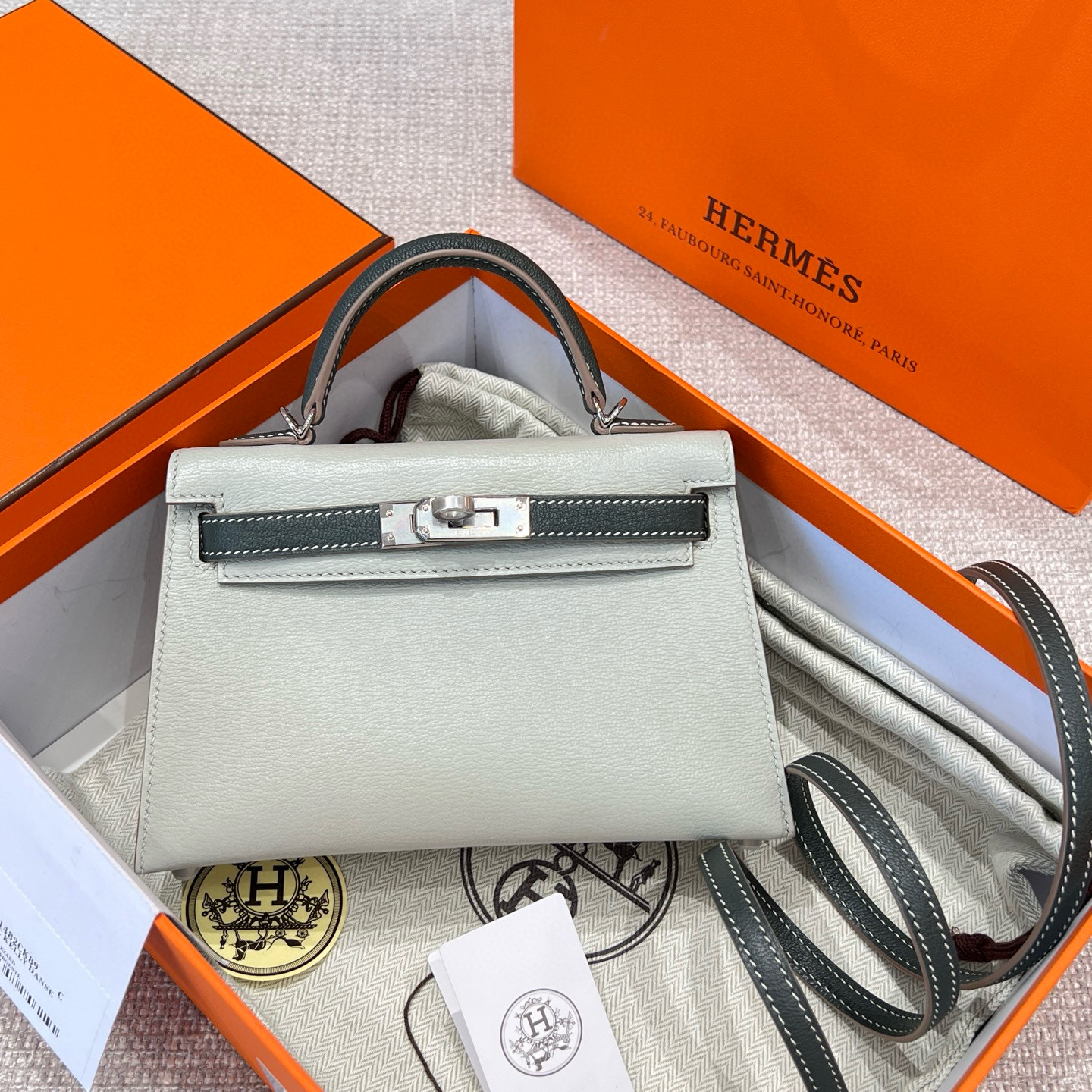 에르메스 Hermes Mini Kelly chèvre 80 Girs Perle and 60 Vert pochette/silver