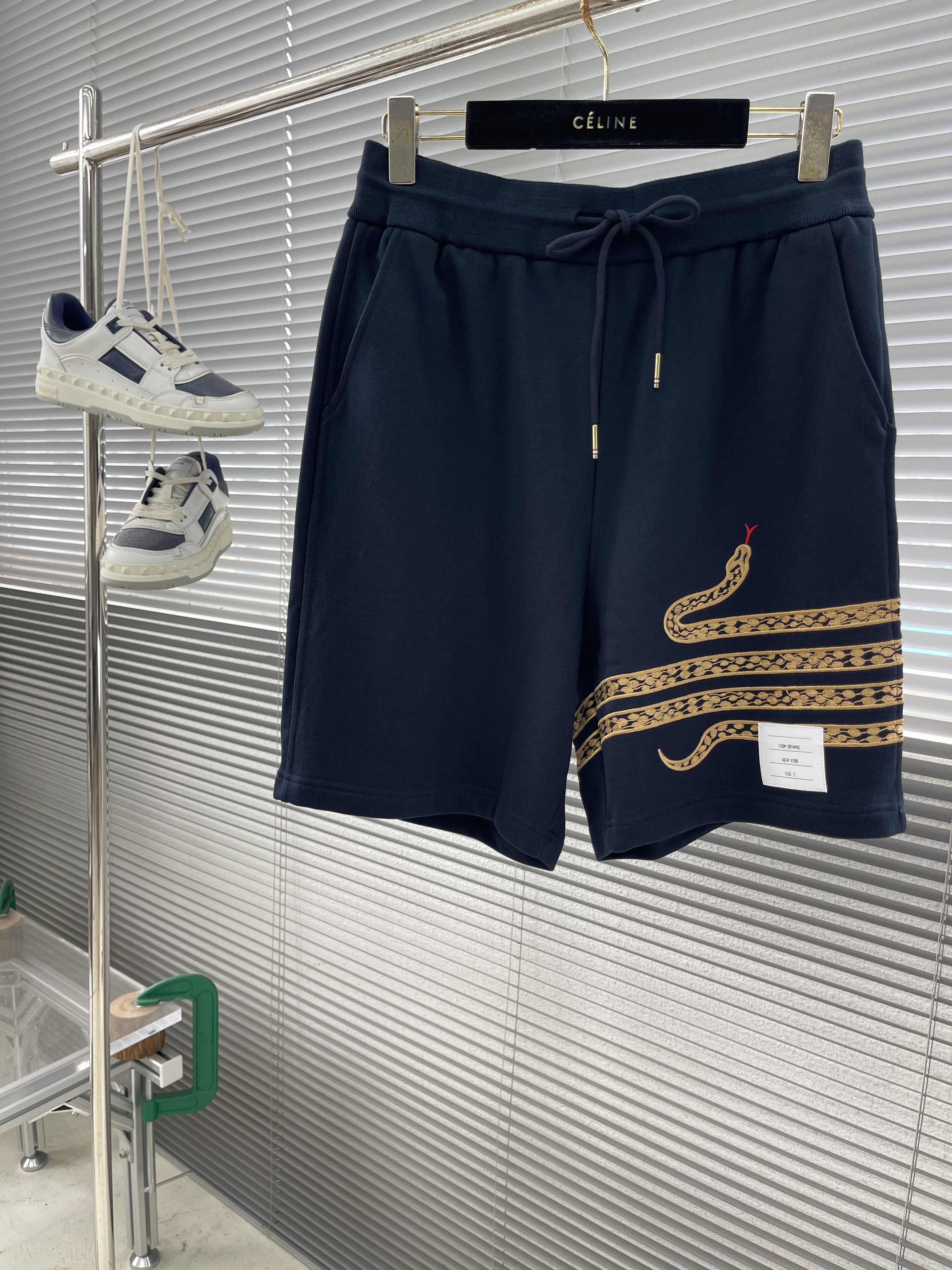 톰브라운 Thom Browne 반바지