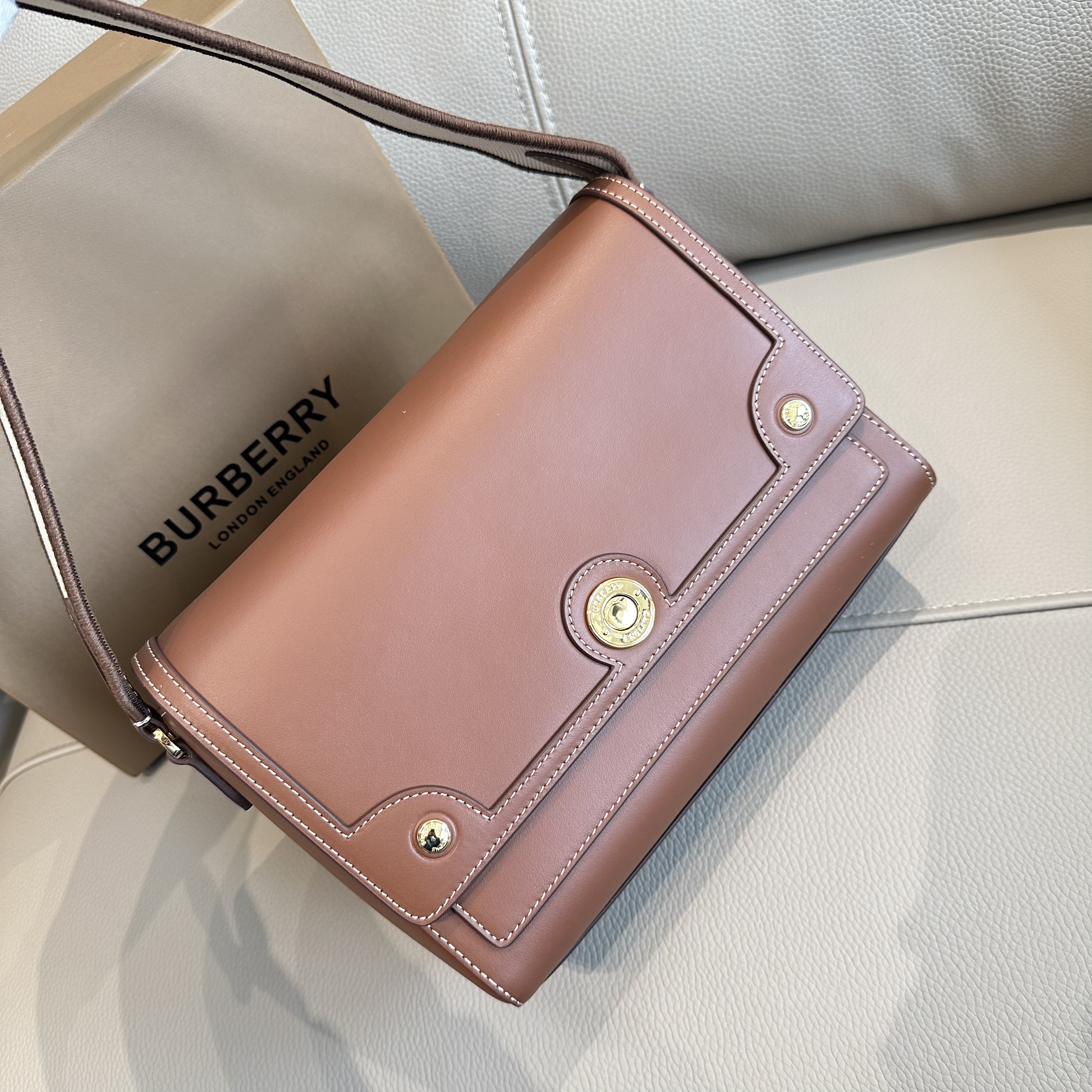 버버리 Burberry  9061 크로스 백  25cm