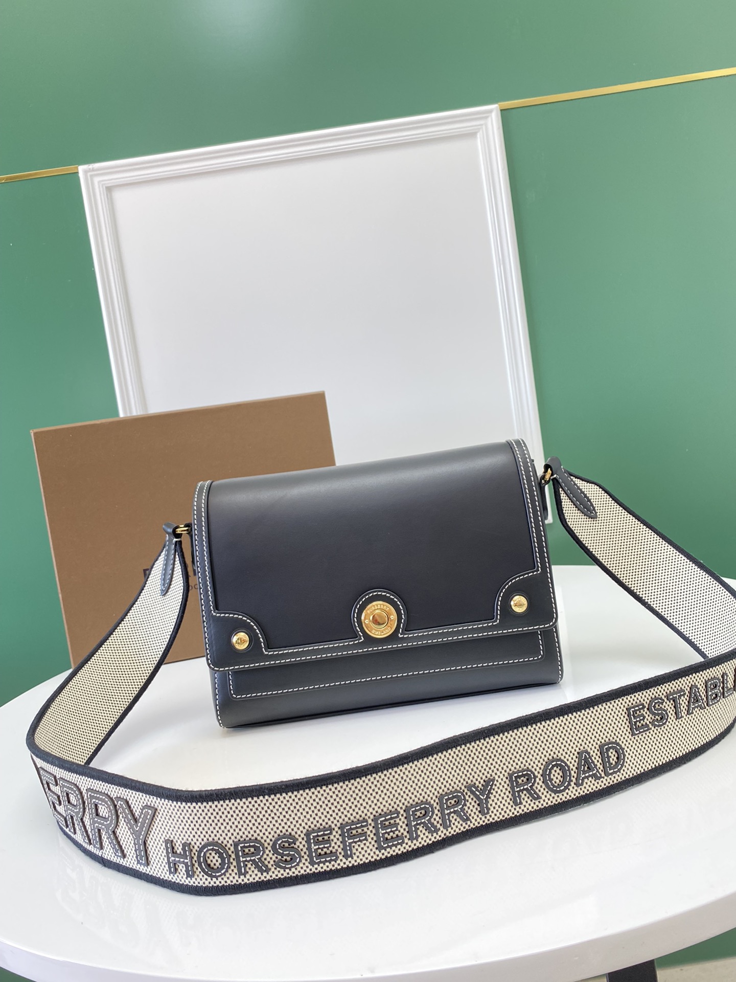 버버리 Burberry  9061 크로스 백  25cm