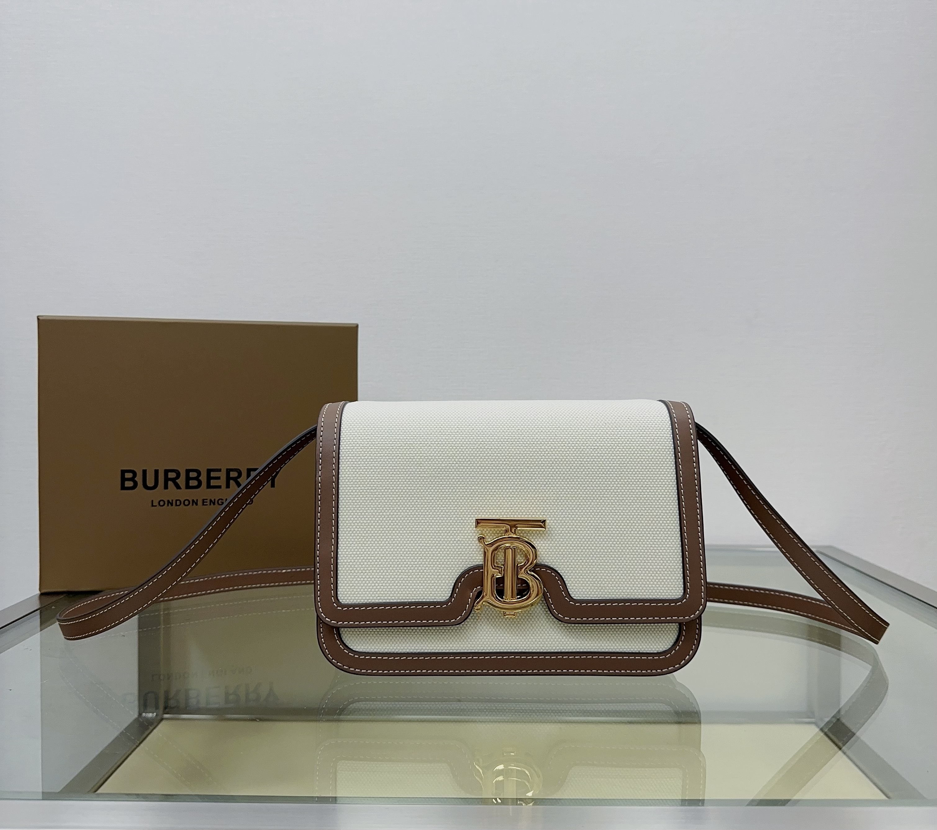 버버리 Burberry 3311 크로스 백 21cm