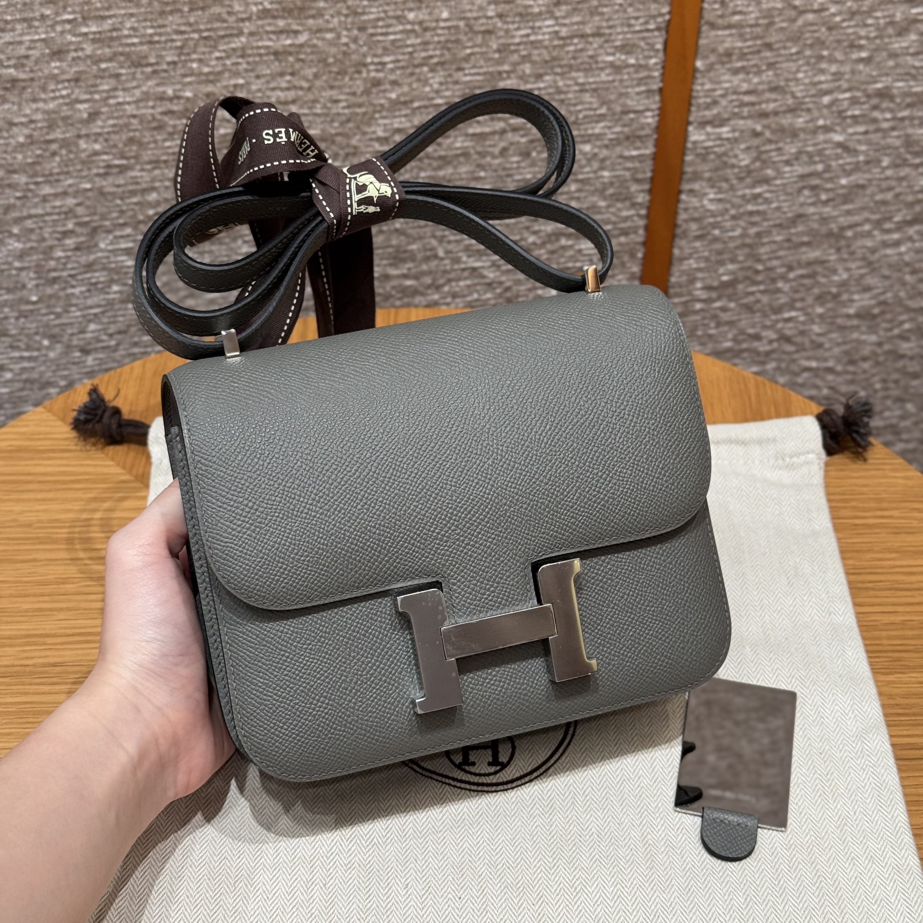 에르메스 Hermes Constance with mirror 19cm Epsom 0L Girs Meyer/silver