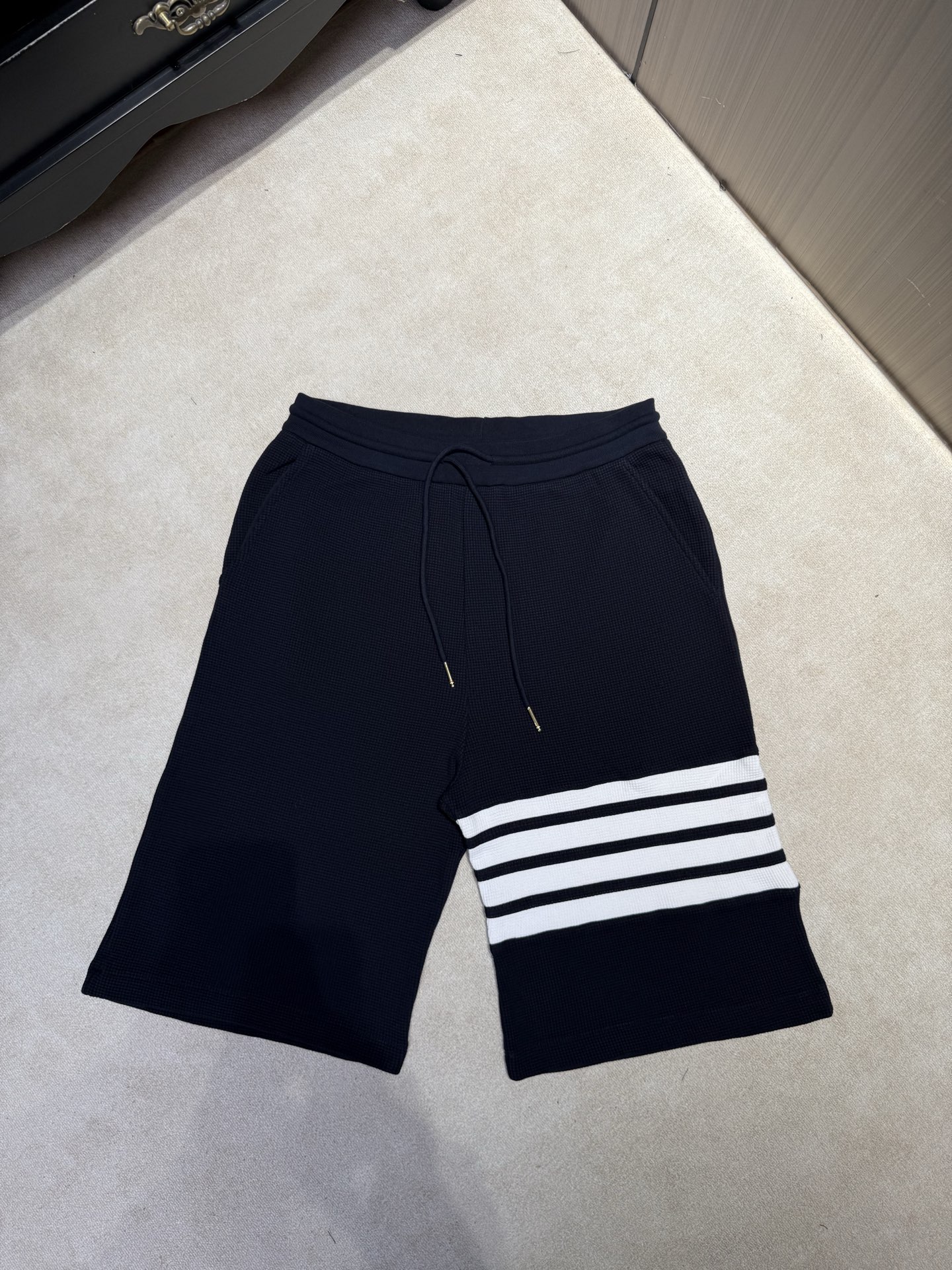 톰브라운 Thom Browne 반바지