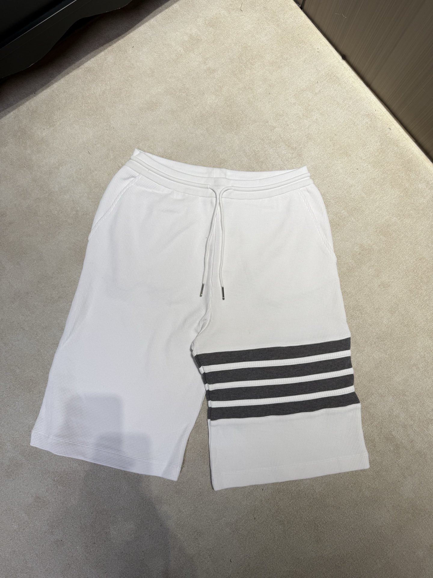 톰브라운 Thom Browne 반바지