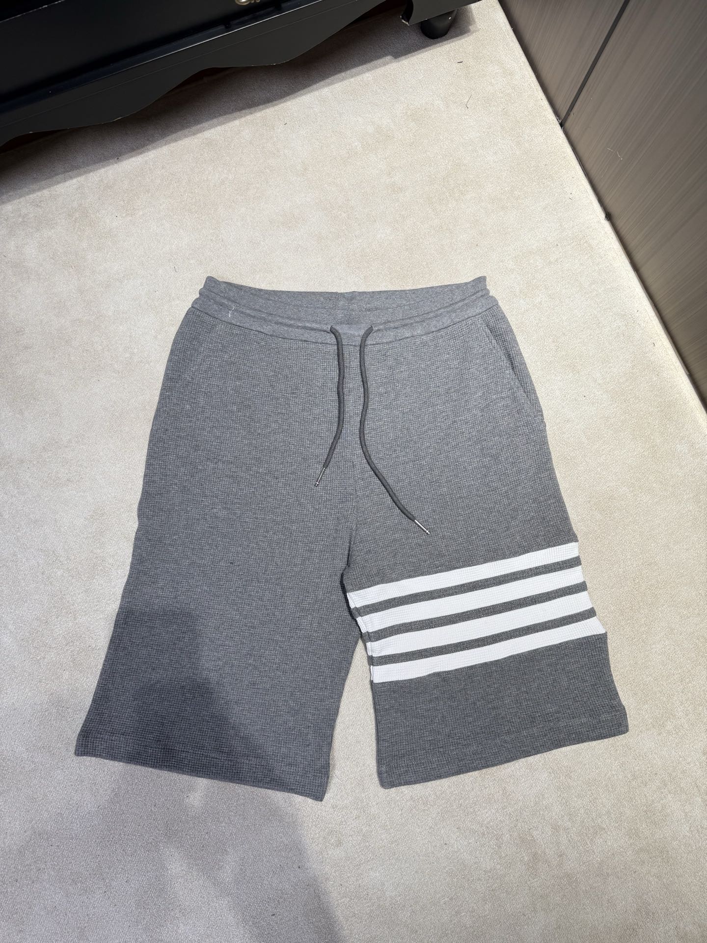 톰브라운 Thom Browne 반바지