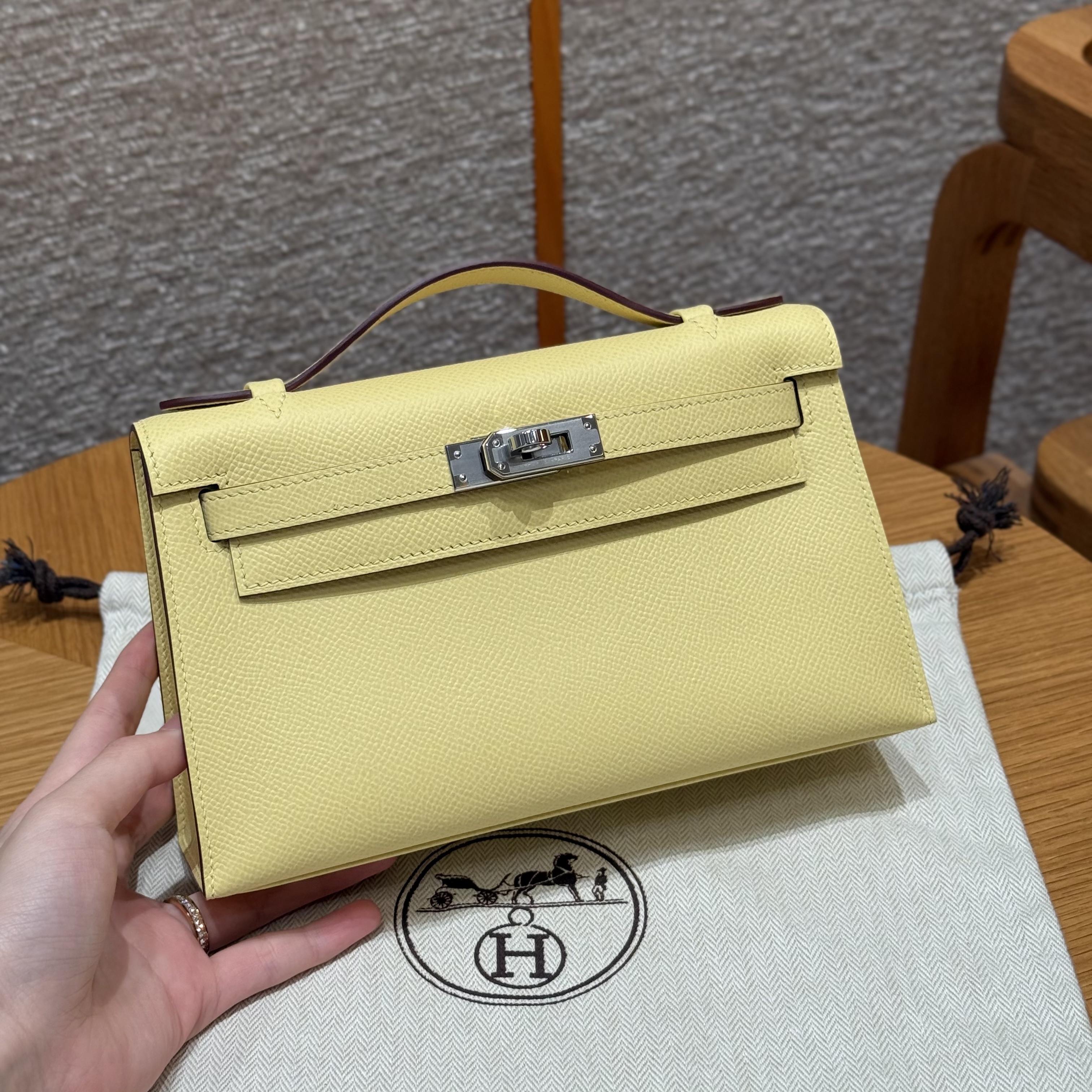 에르메스 Hermes Kelly Pochette 22cm Epsom 1Z Jaune Poussin/silver
