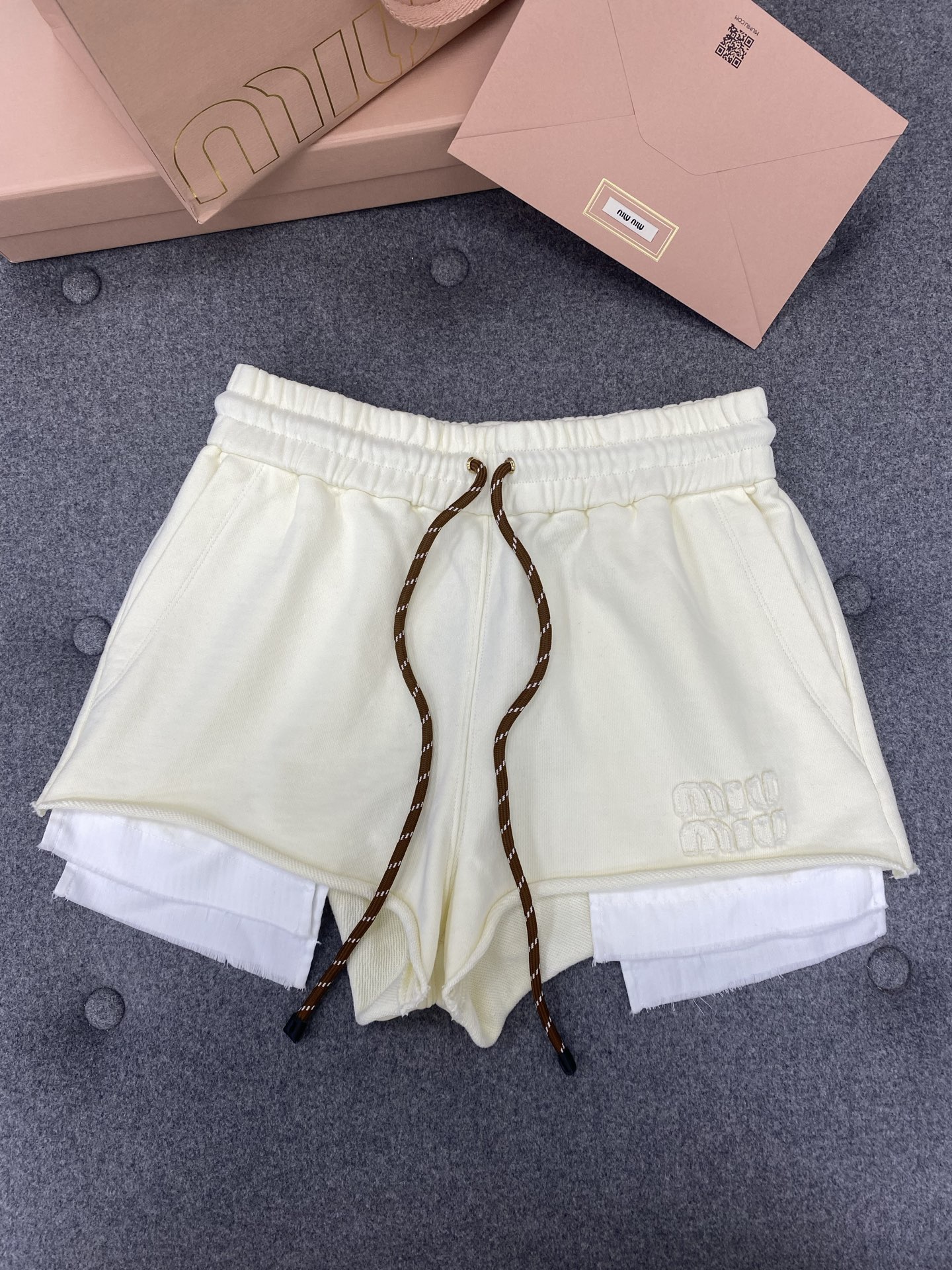 미우 미우 Miu Miu 반바지