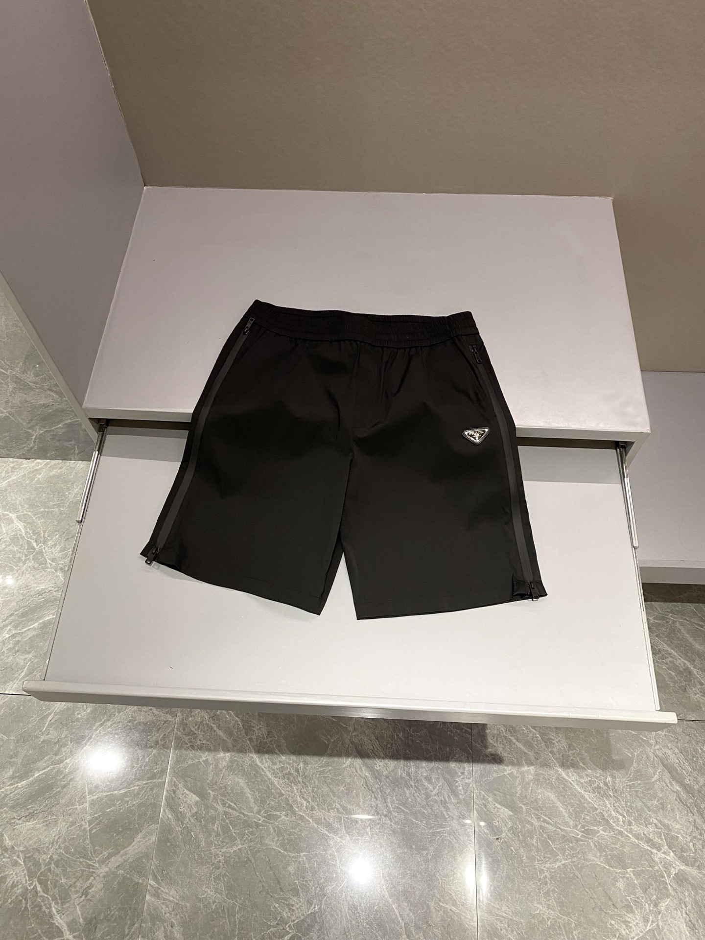 프라다 Prada 반바지