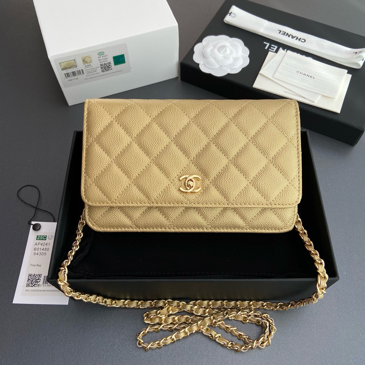 샤넬 Chanel Classic Wallet On Chain WOC 체인 지갑 AP4241 20cm