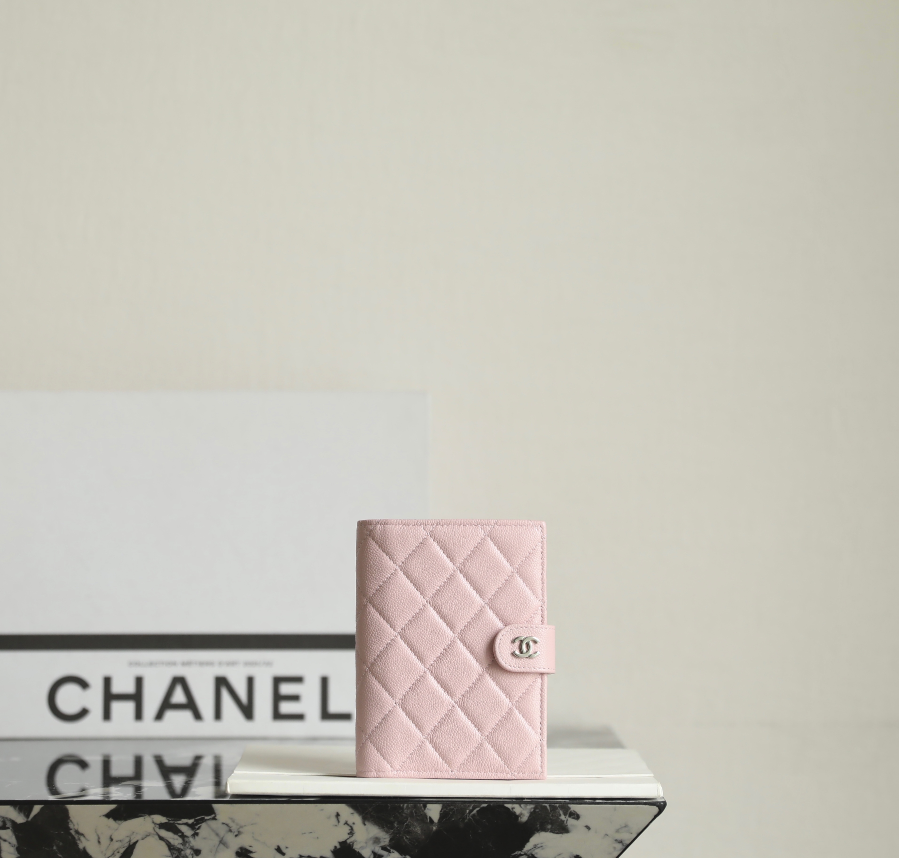 샤넬 Chanel passport case C-84 14.5CM