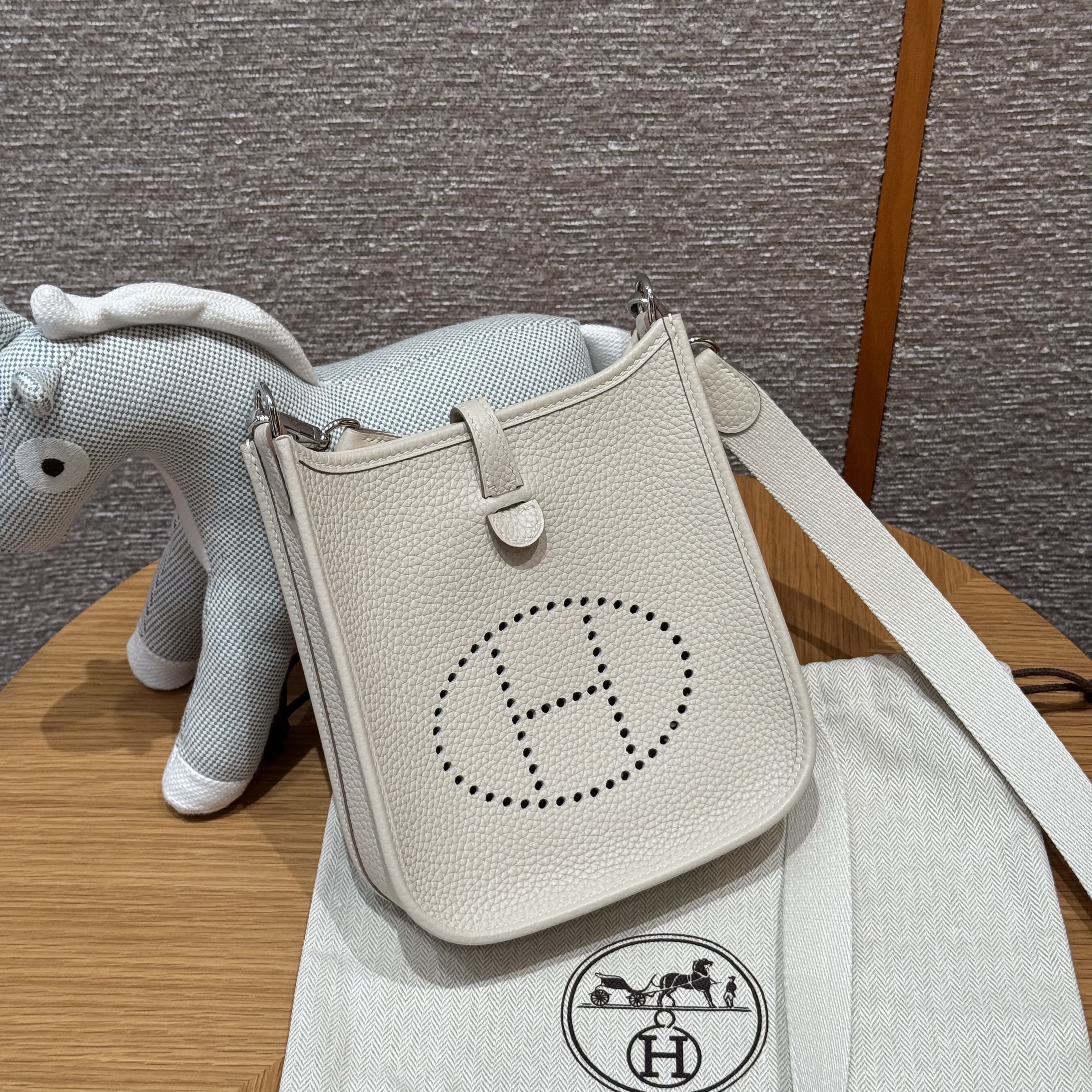 에르메스 Hermes Mini Evelyne 16cm clemence 10 Craie/silver