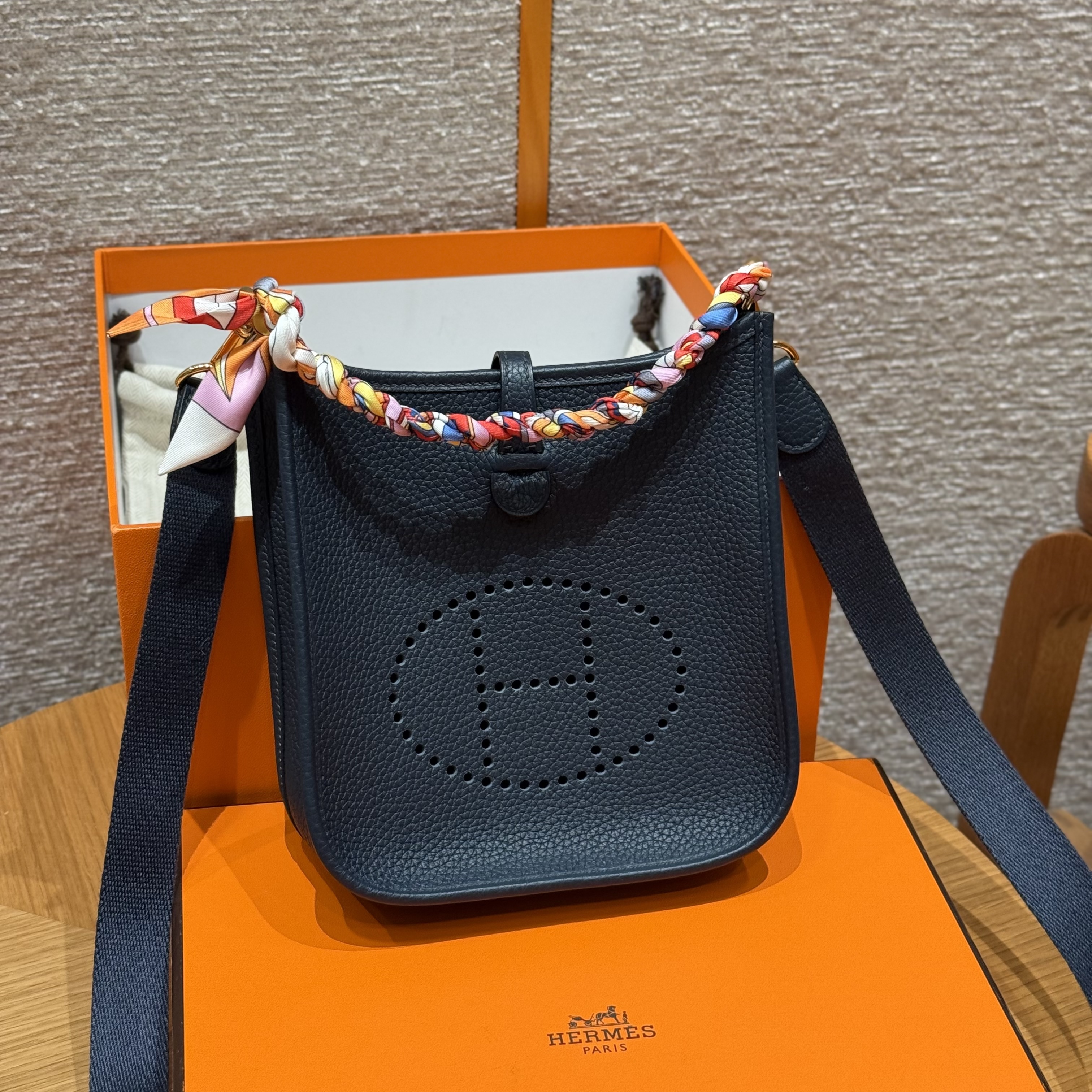 에르메스 Hermes Mini Evelyne 16cm clemence 76 Blue indigo/gold