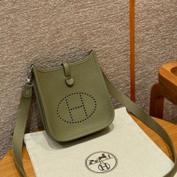 에르메스 Hermes Mini Evelyne 16cm clemence Q1 Sauge/silver