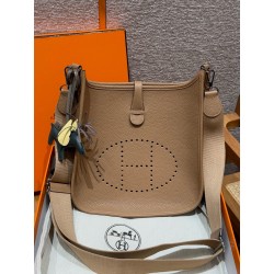 에르메스 Hermes Evelyne 29cm clemence OM Chai/silver