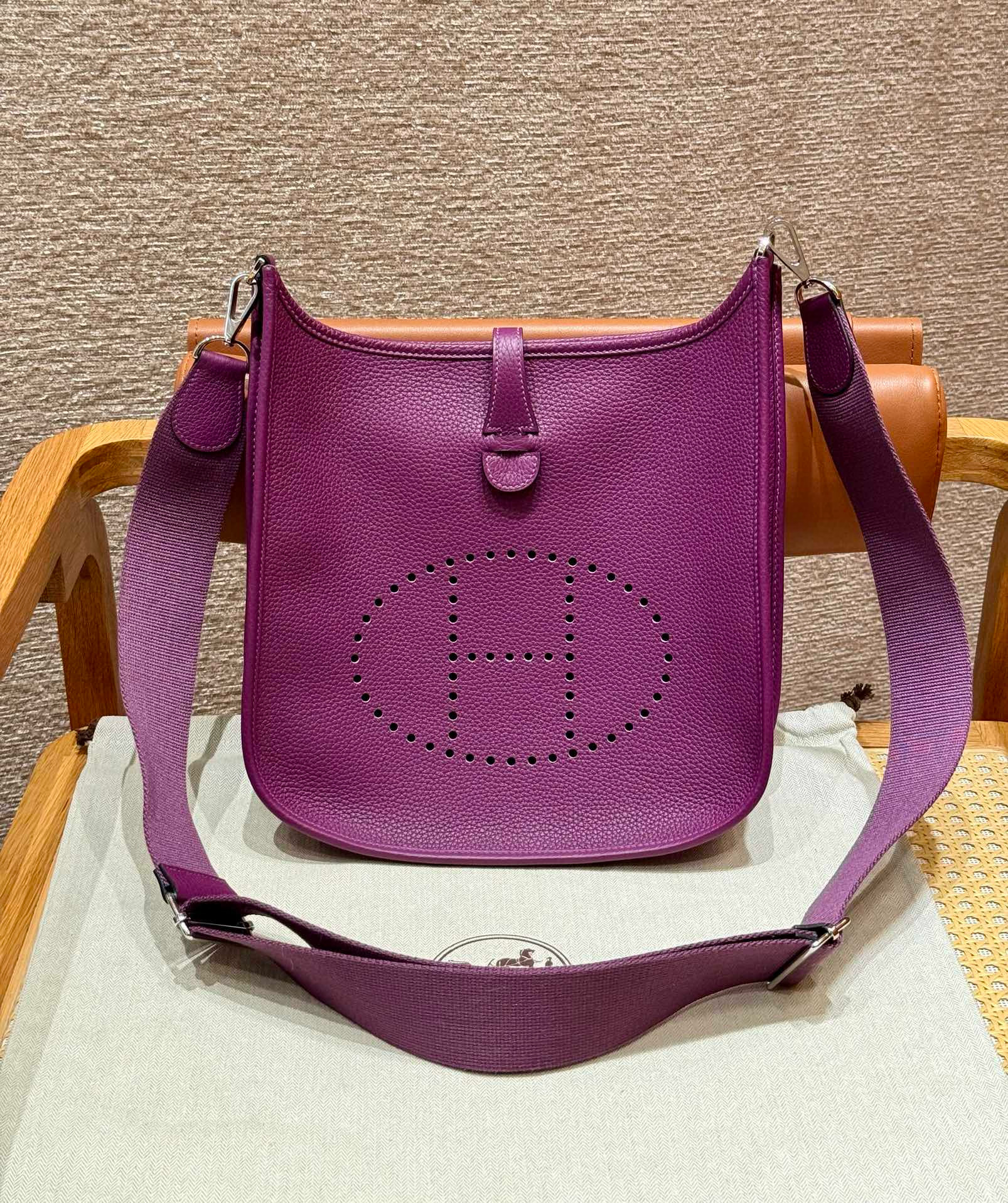 에르메스 Hermes Evelyne 29cm clemence P9 Anemone/silver