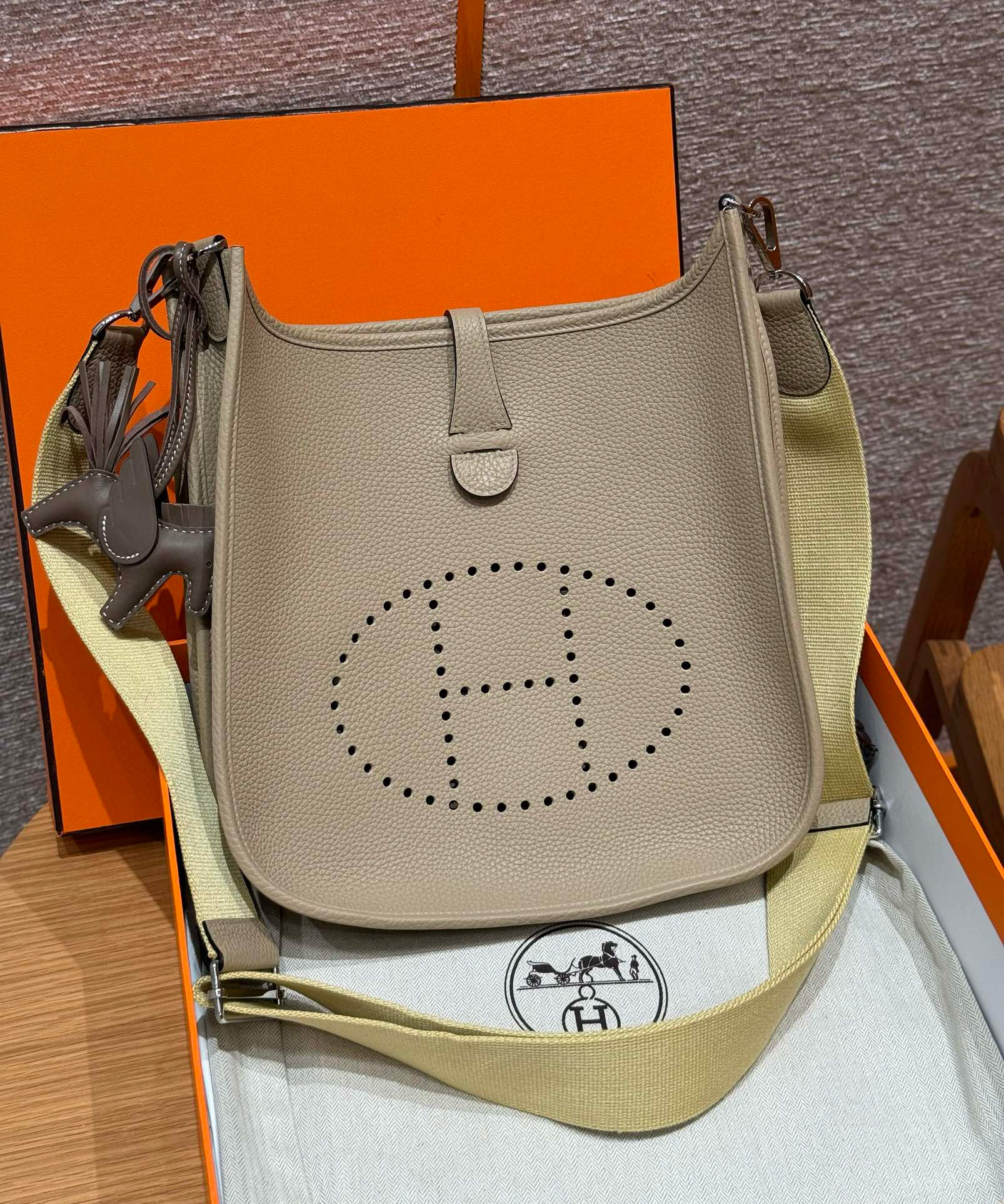 에르메스 Hermes Evelyne 29cm clemence S2 Trench/silver