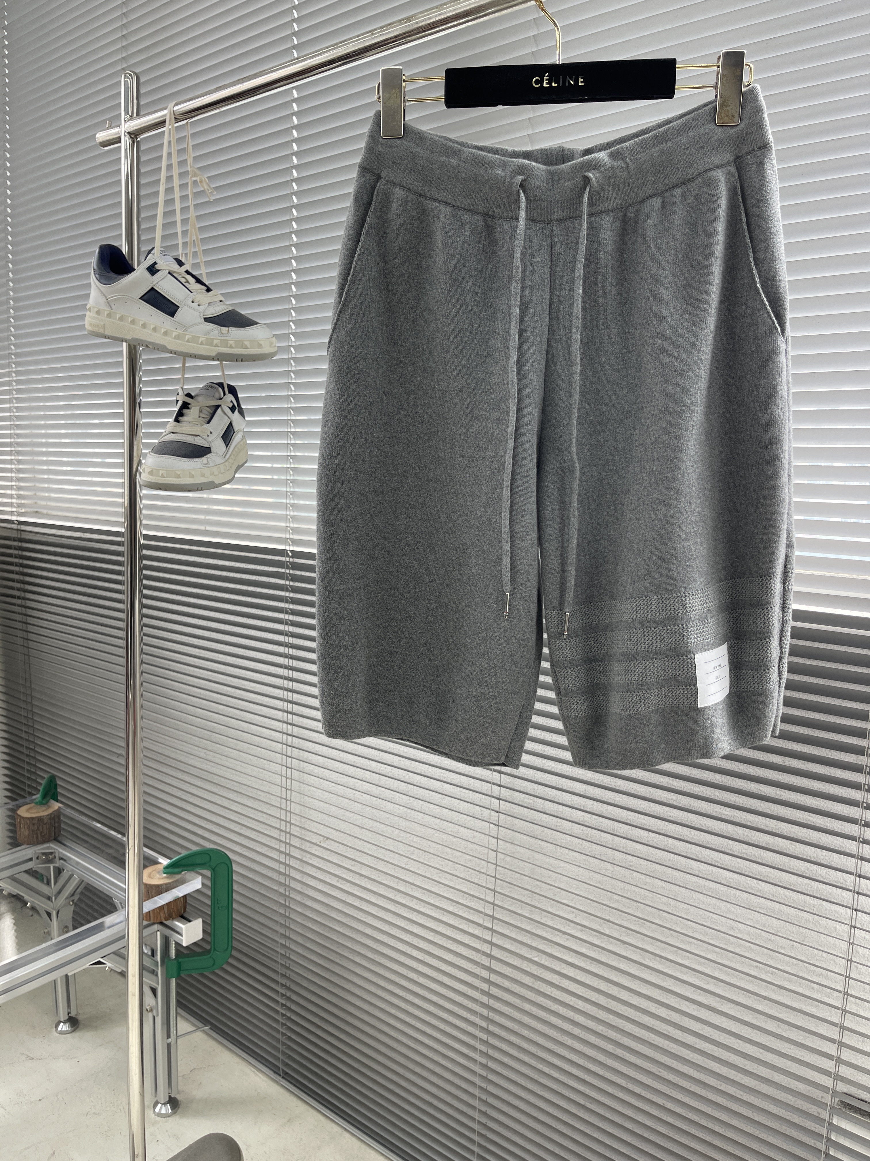 톰브라운 Thom Browne 반바지