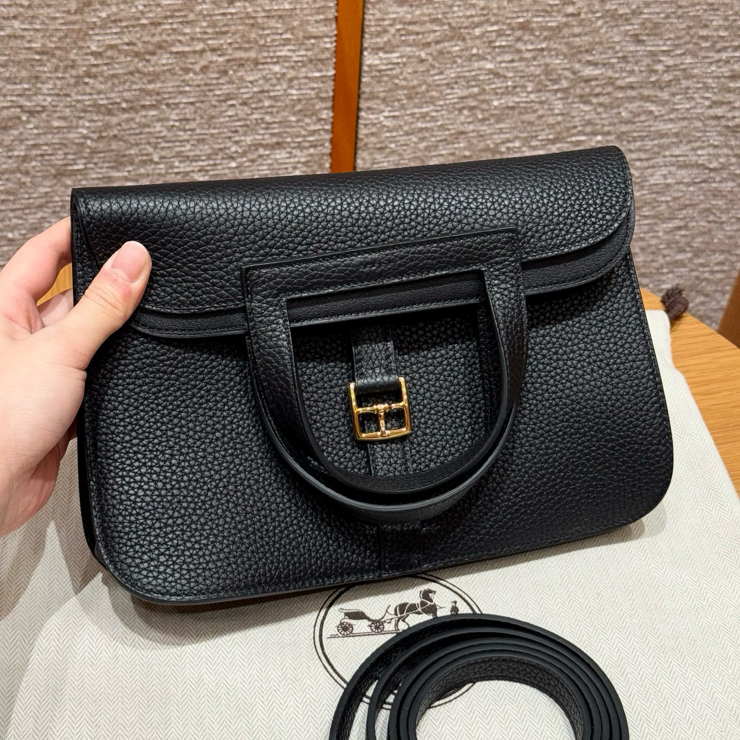 에르메스 Hermes Halzan 22cm clemence 89 Noir/gold