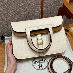 에르메스 Hermes Halzan 22cm clemence i2 Nata and 0M chai/gold